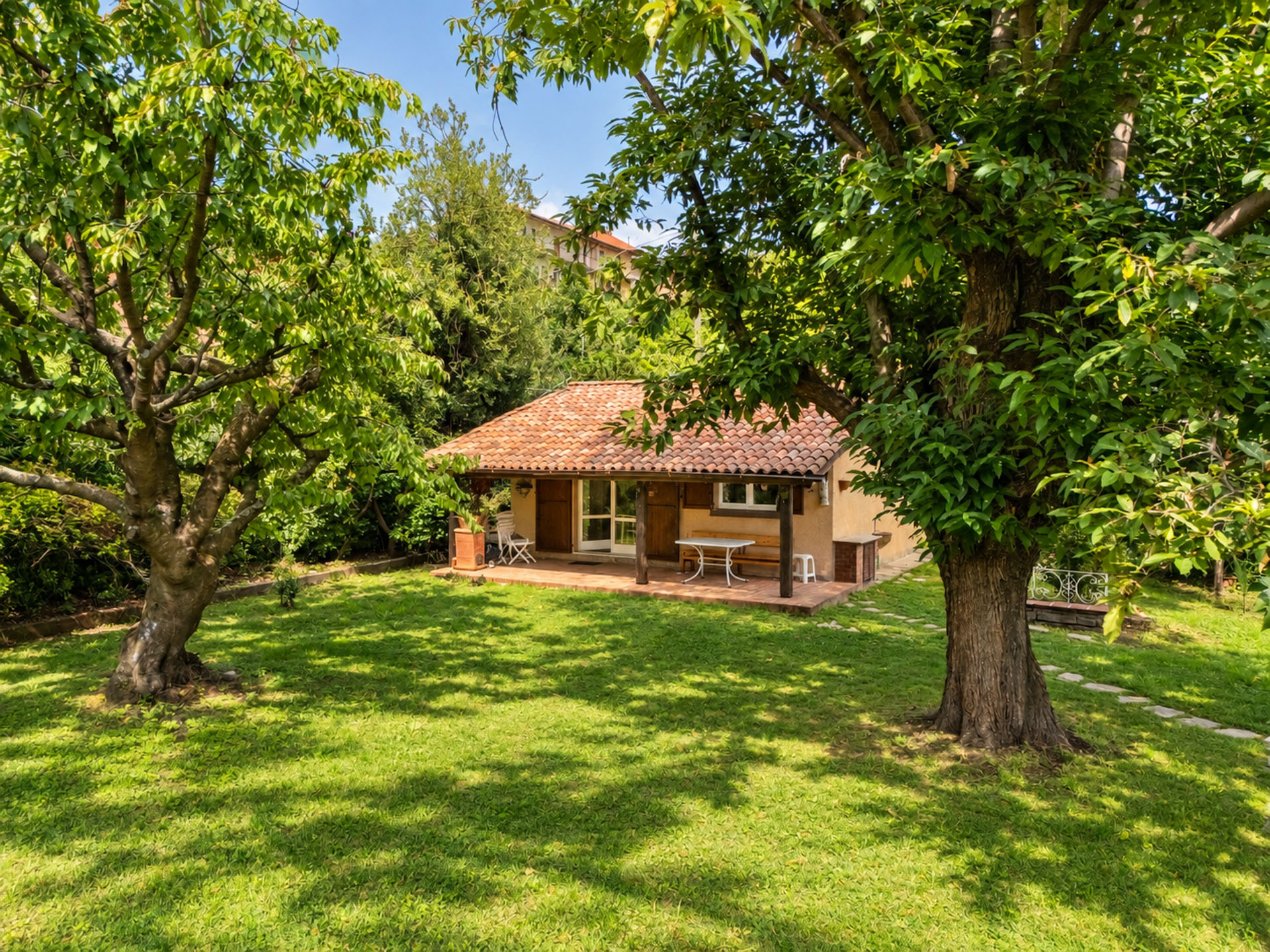 A small retreat surrounded by greenery