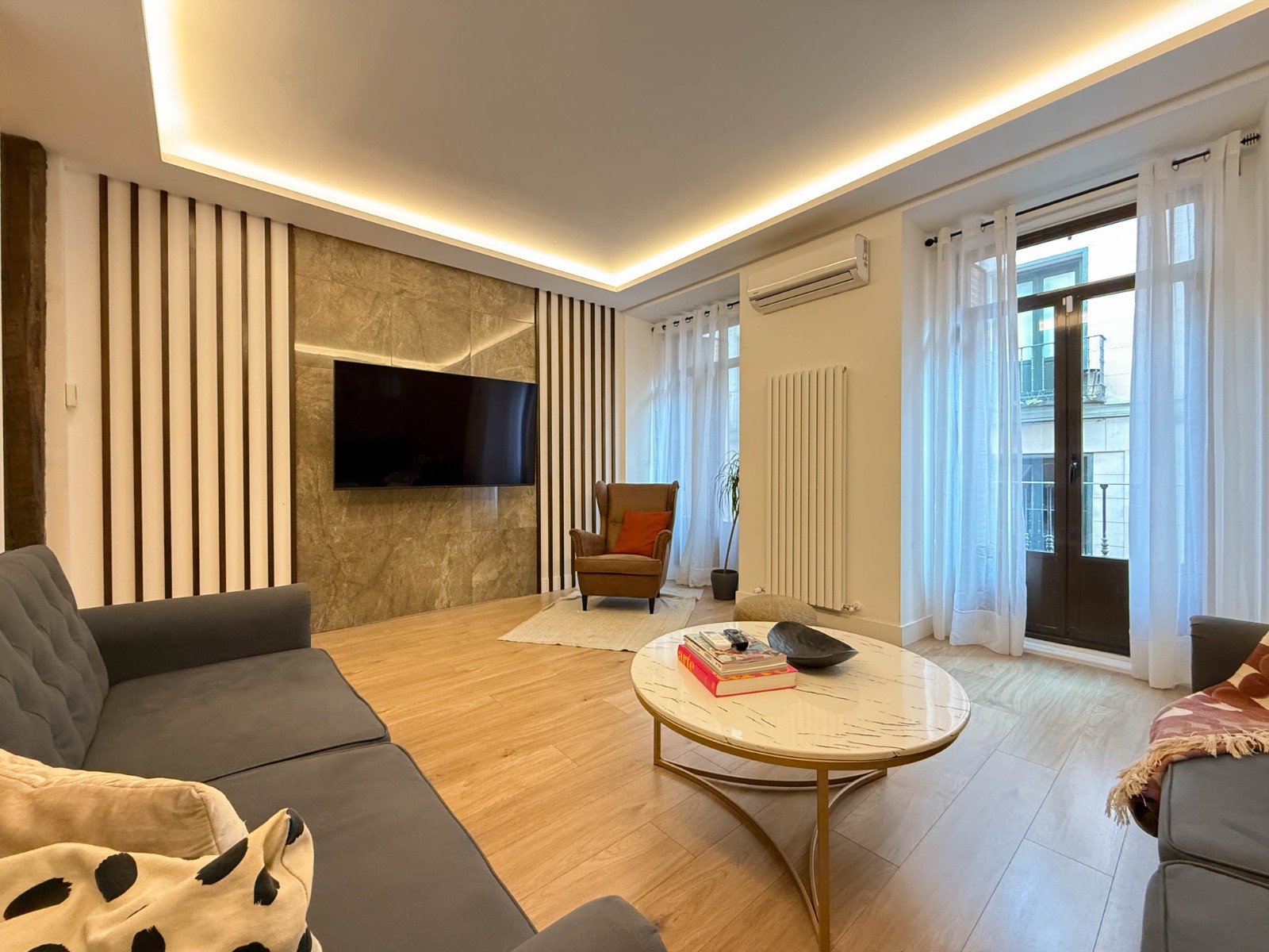 Stunning luxury apartment for rent in Malasaña - 3 bedrooms and 3 bathrooms with balconies and storage room