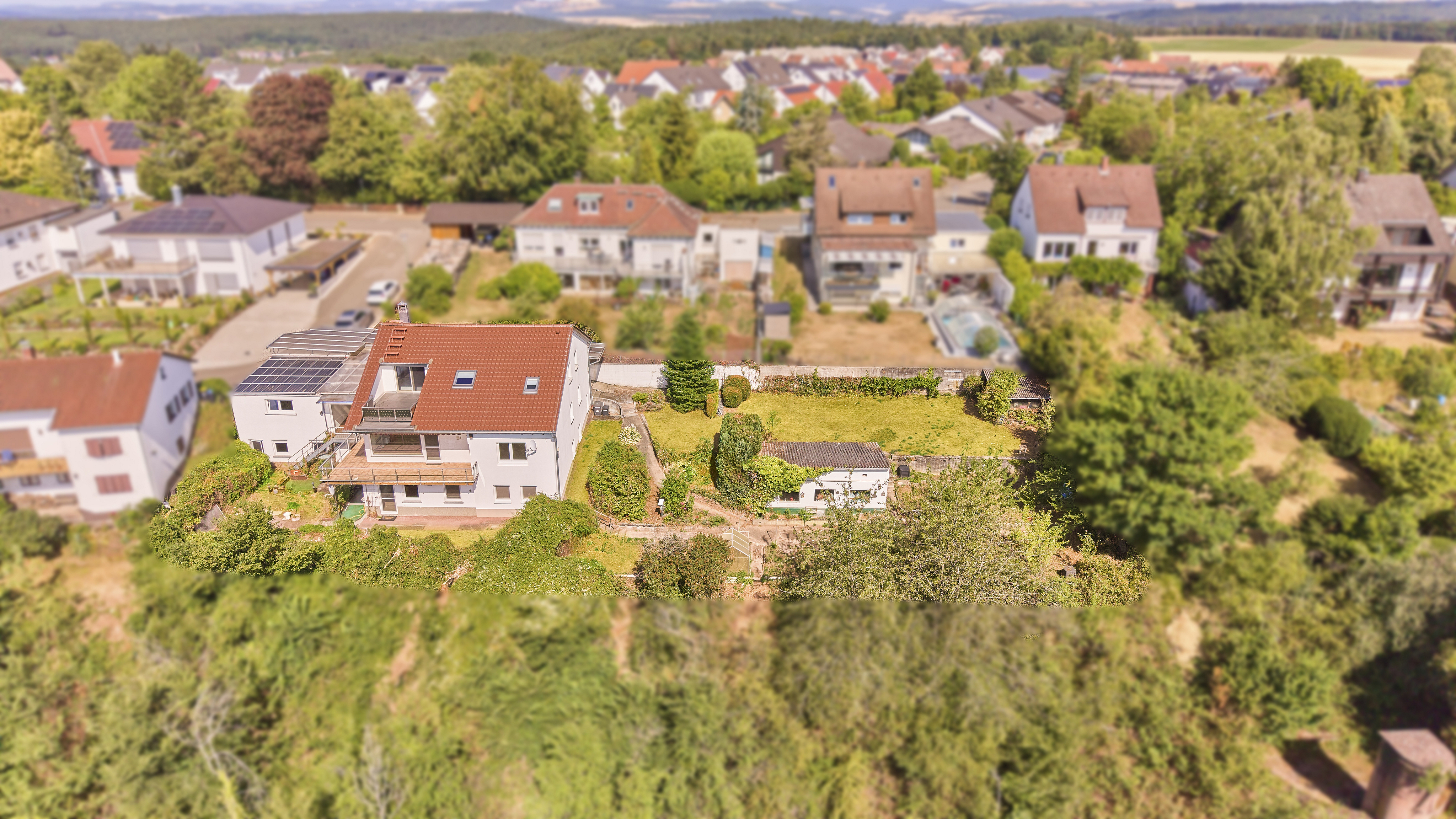 Modernisiertes Wohnhaus mit ELW & traumhaftem Fernblick!