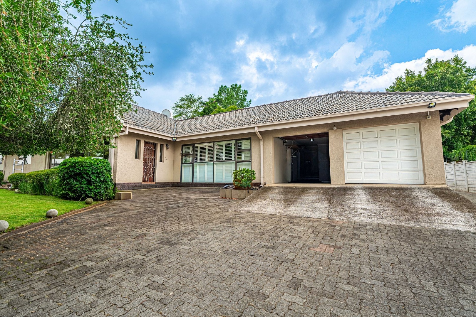 Elegant 3-Bedroom Unfurnished Family Home for rent in Gallo Manor, Sandton