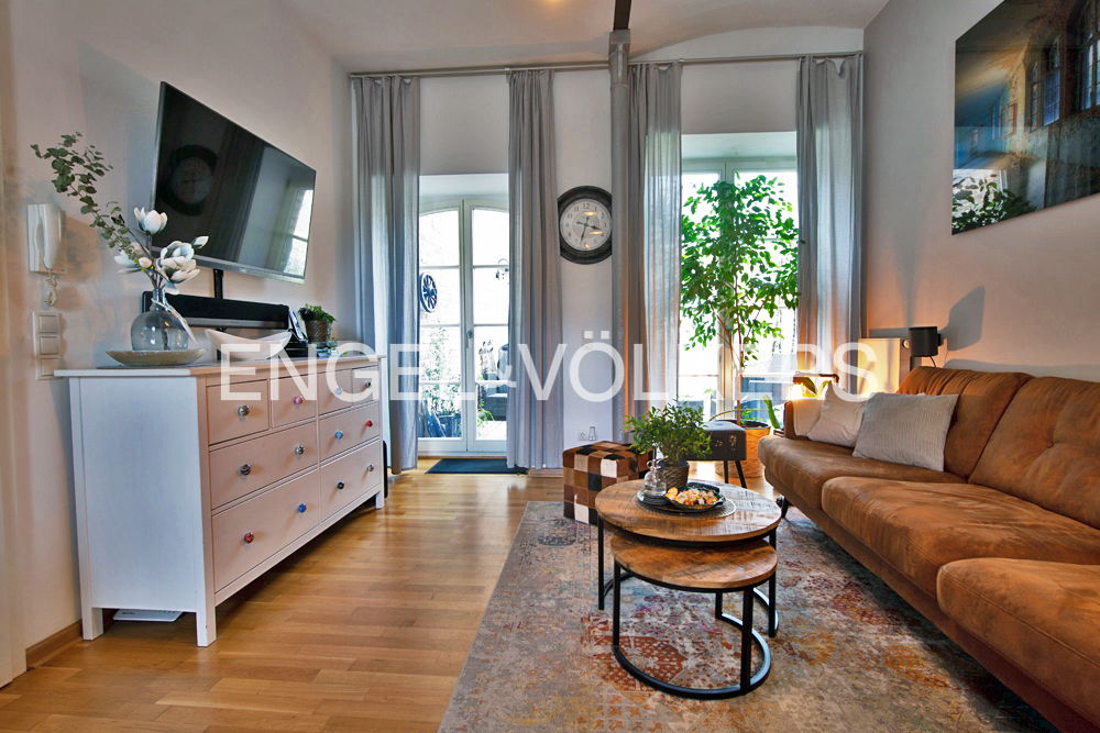 Idyllisch gelegene Maisonette-Wohnung in historischem Vierkanthof