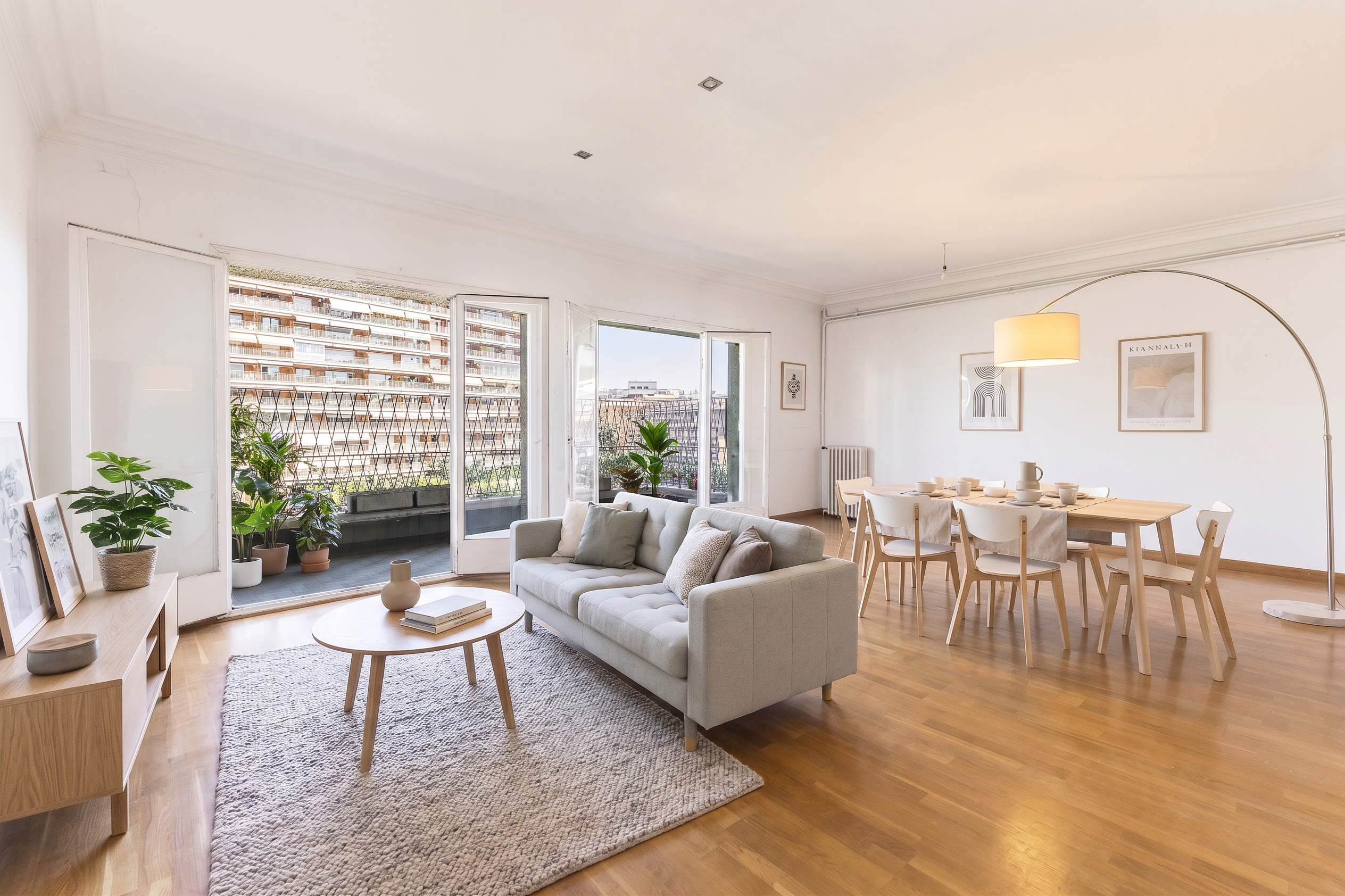 Bright apartment in Pedralbes–Santa Amelia, in a charming building.