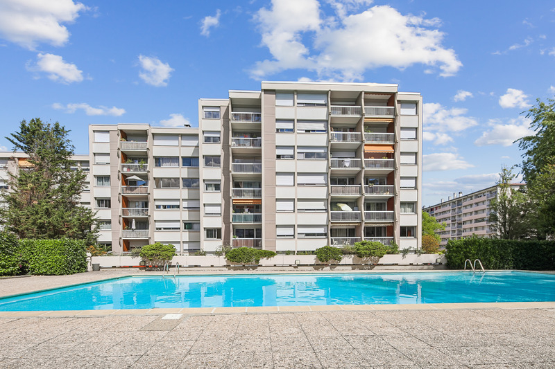 Lyon 5th — Bright 88 m² 2/3-bedroom apartment with 2 balconies, garage and pool