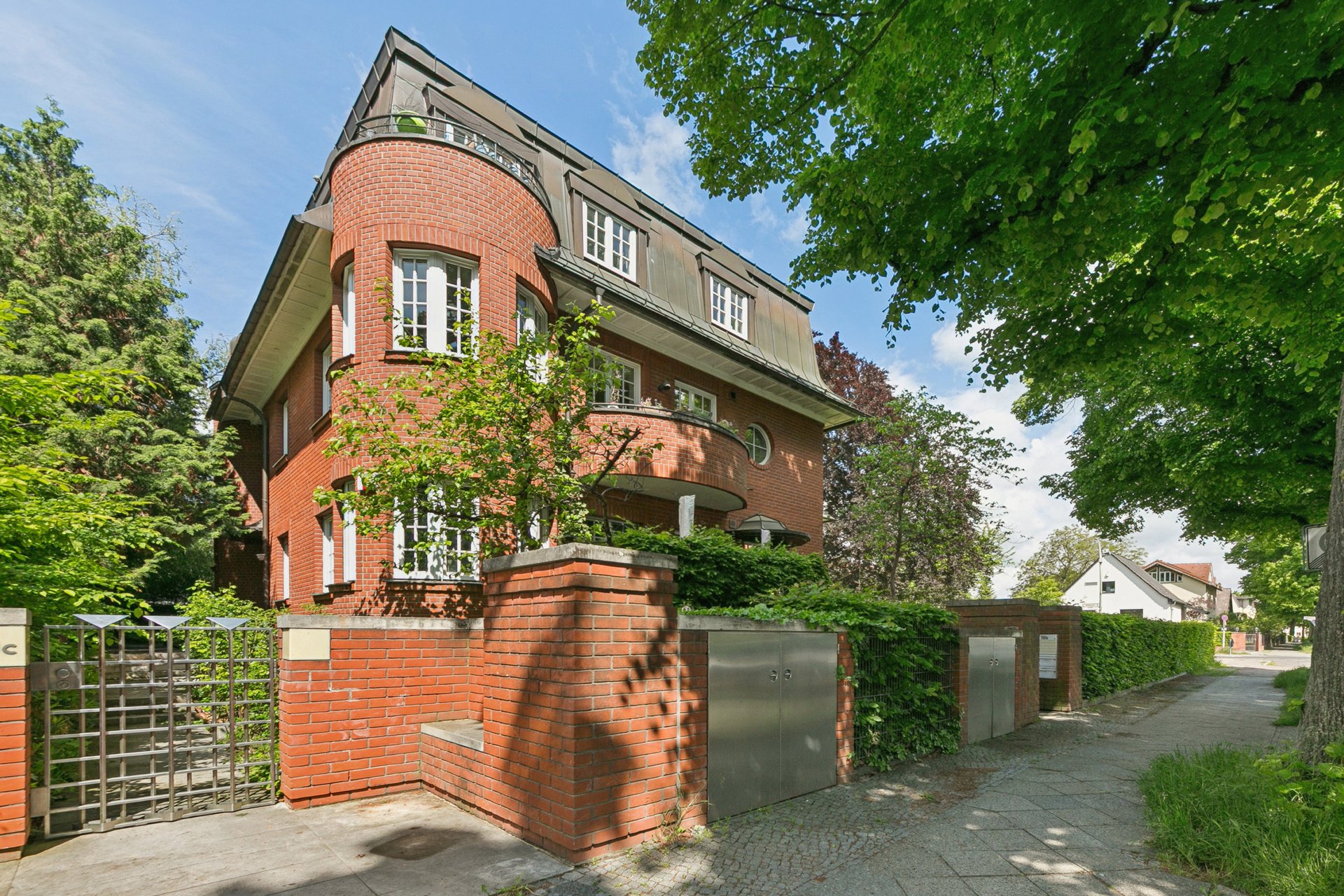 Eindrucksvolle Stadtvilla mit weitläufigem Garten++Vermietete Wohnung im Hochparterre