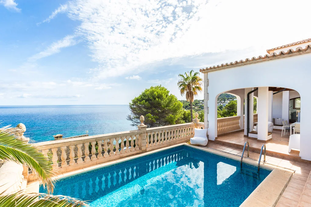 Villa mediterránea con impresionantes vistas al mar en Font de Sa Cala