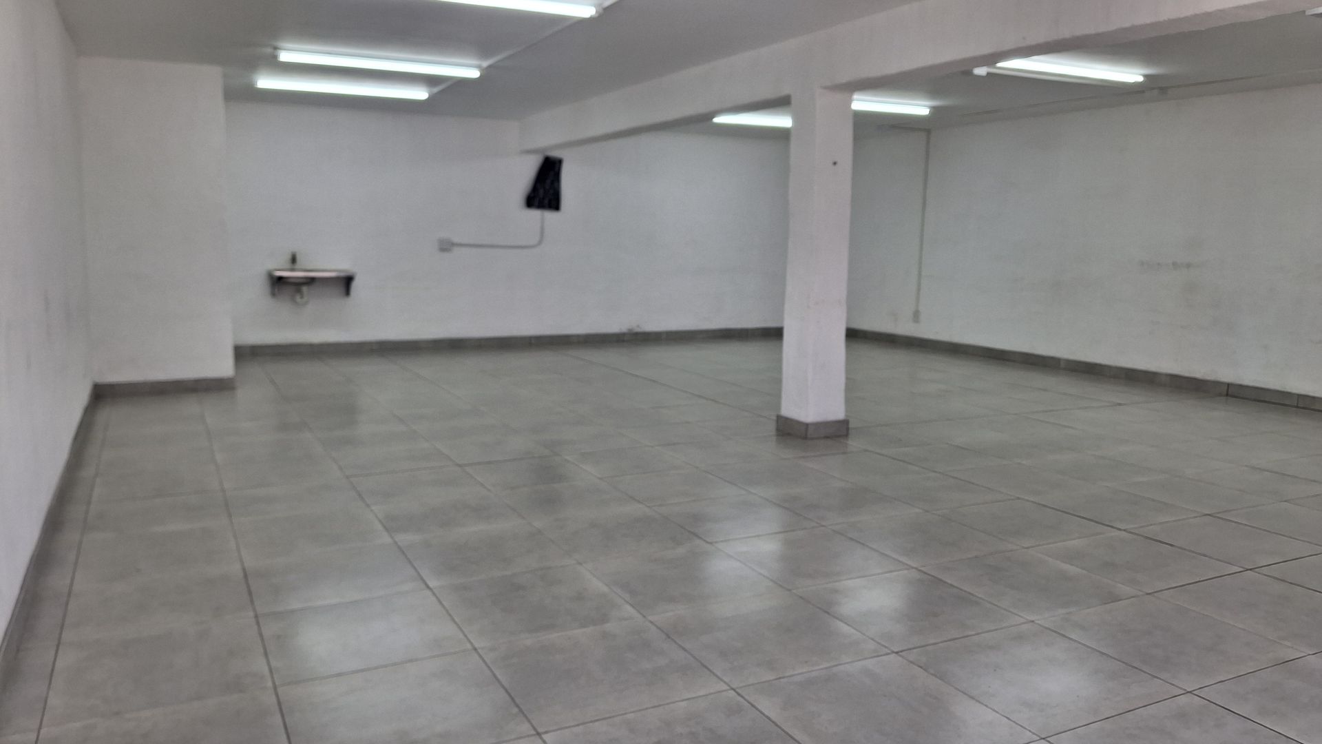 Commercial / Industrial Unit with Easy N2 Access – Prime Central Location