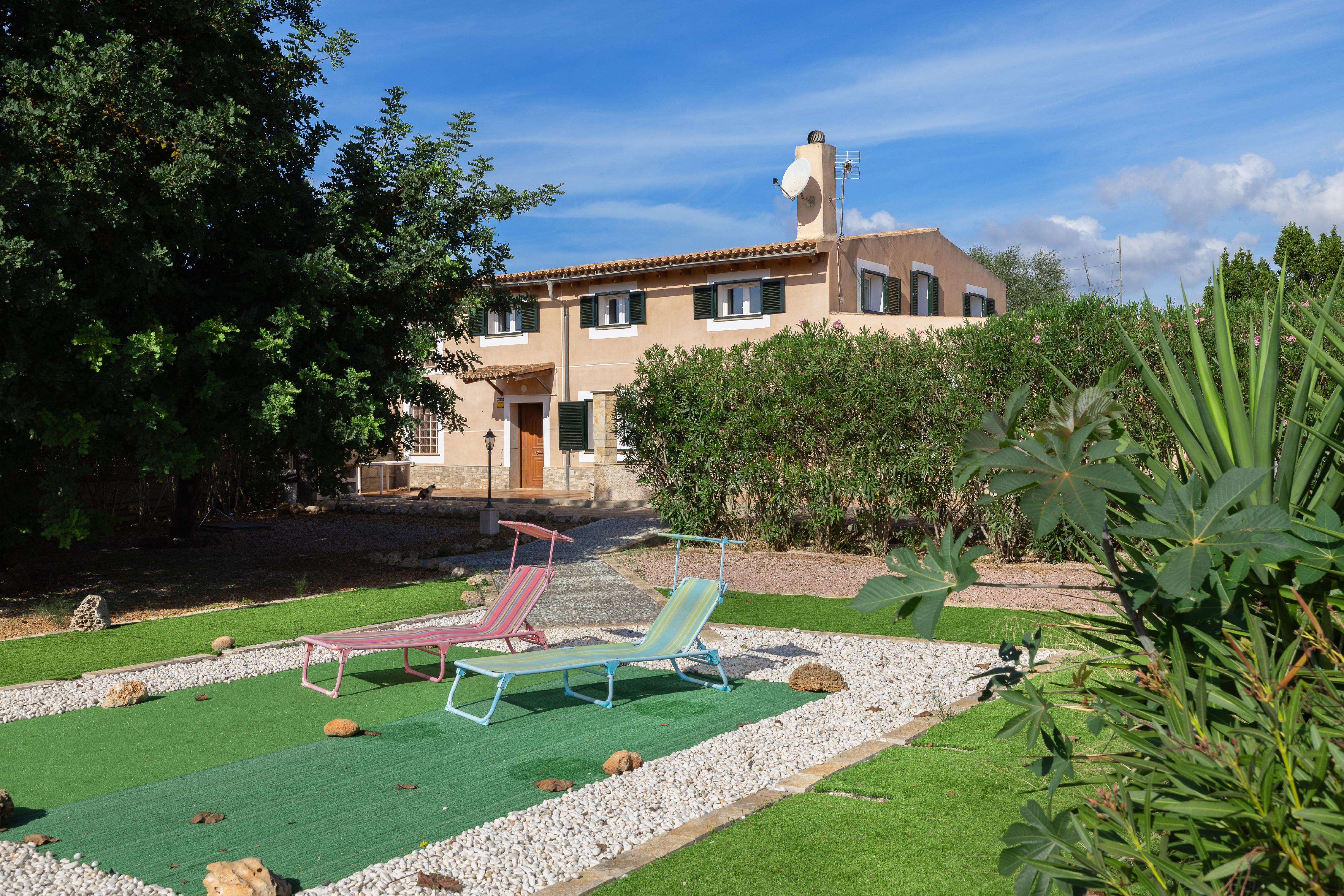 Self-sufficient country house with beautiful garden area