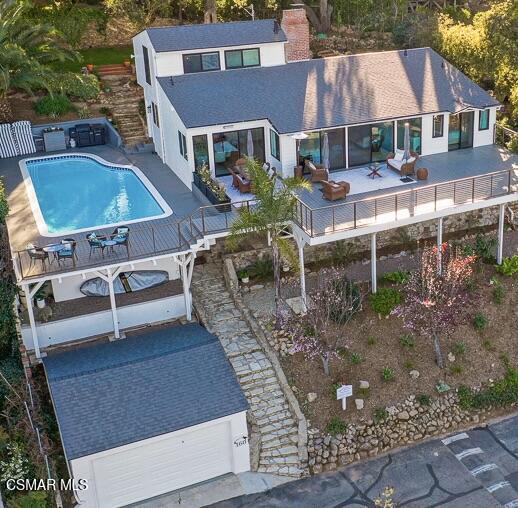 Celebrity Lakefront Estate in Sherwood