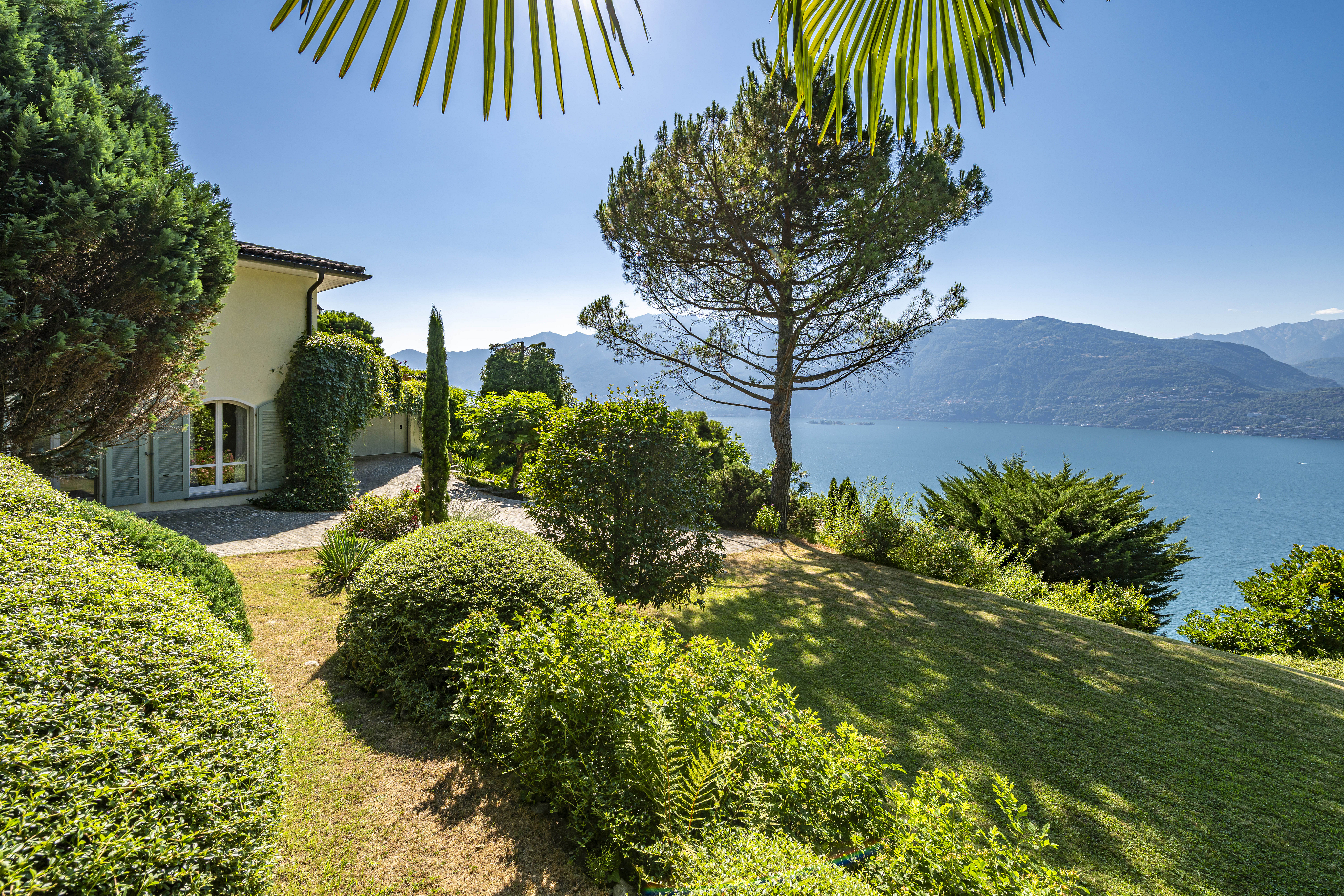 A dream setting overlooking Lake Maggiore (5)