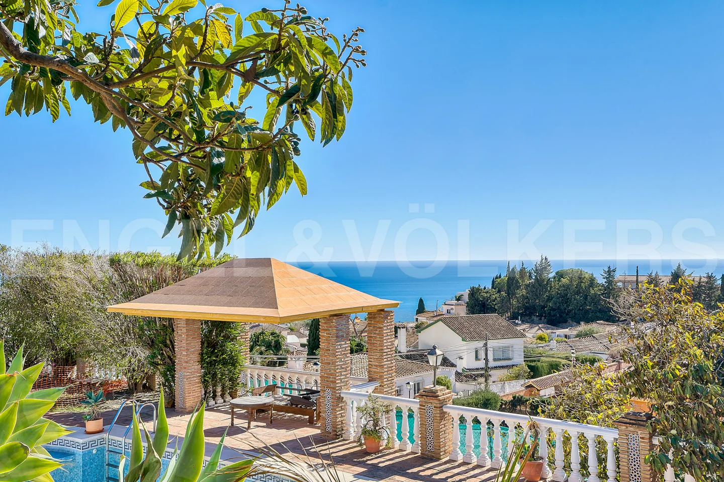 Villa with 180º sea views over the bay of Fuengirola