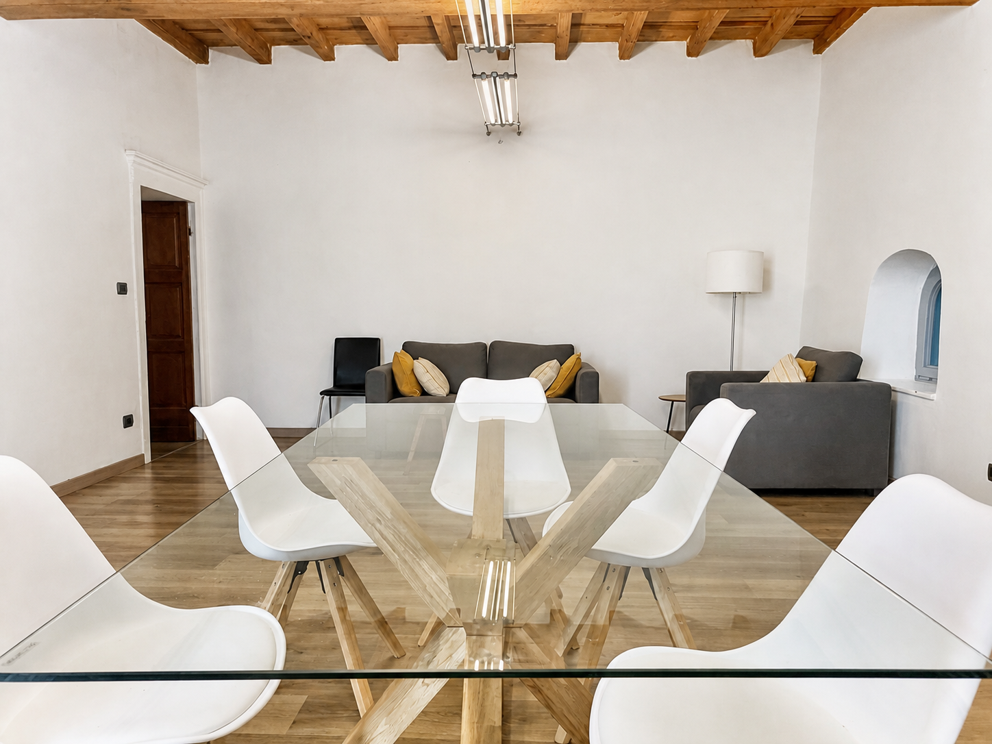 Elegance, centrality and comfort