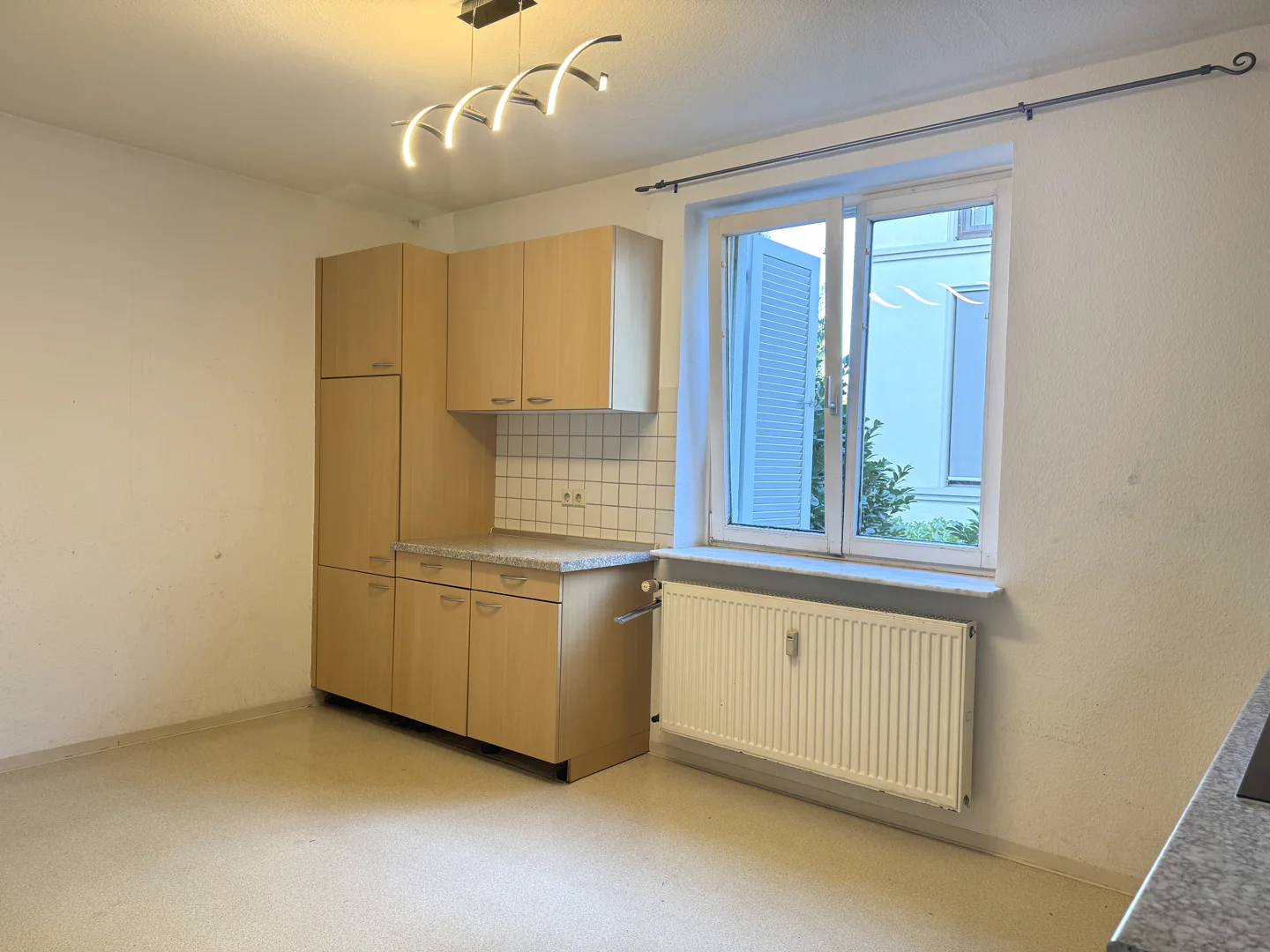 Allmannsdorf vor der Tür: 3-Zimmer-Wohnung mit Gartennutzung - Foto 5