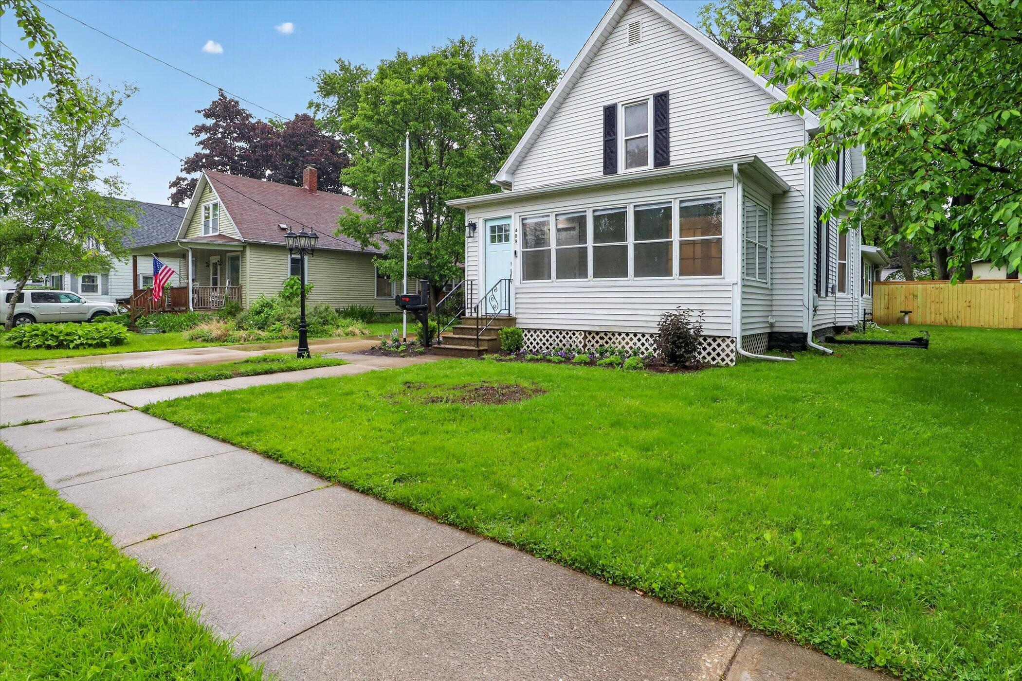 Charming Vintage Home in the Heart of Three Oaks