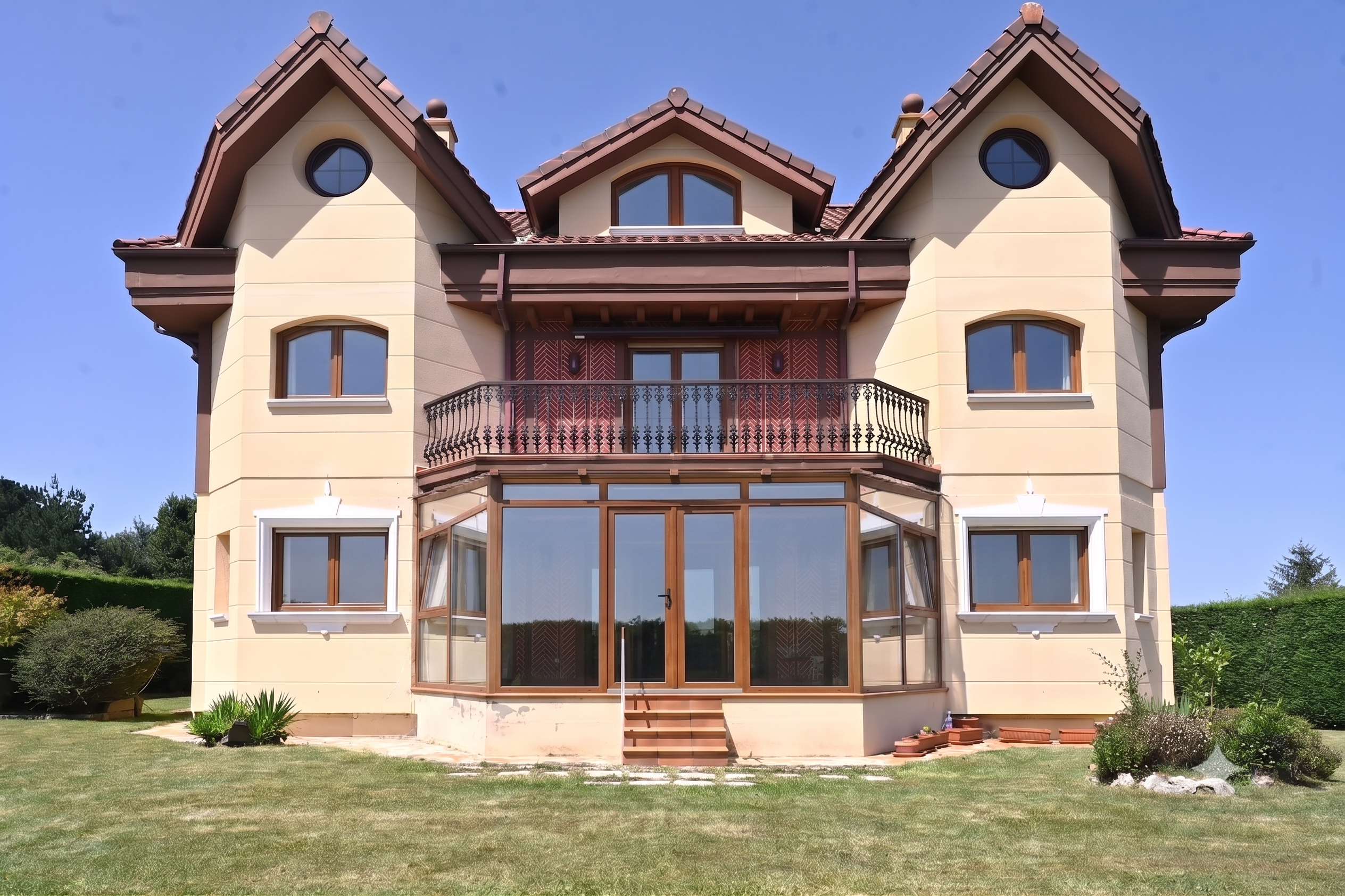 Exceptional house with swimming pool in Bezana