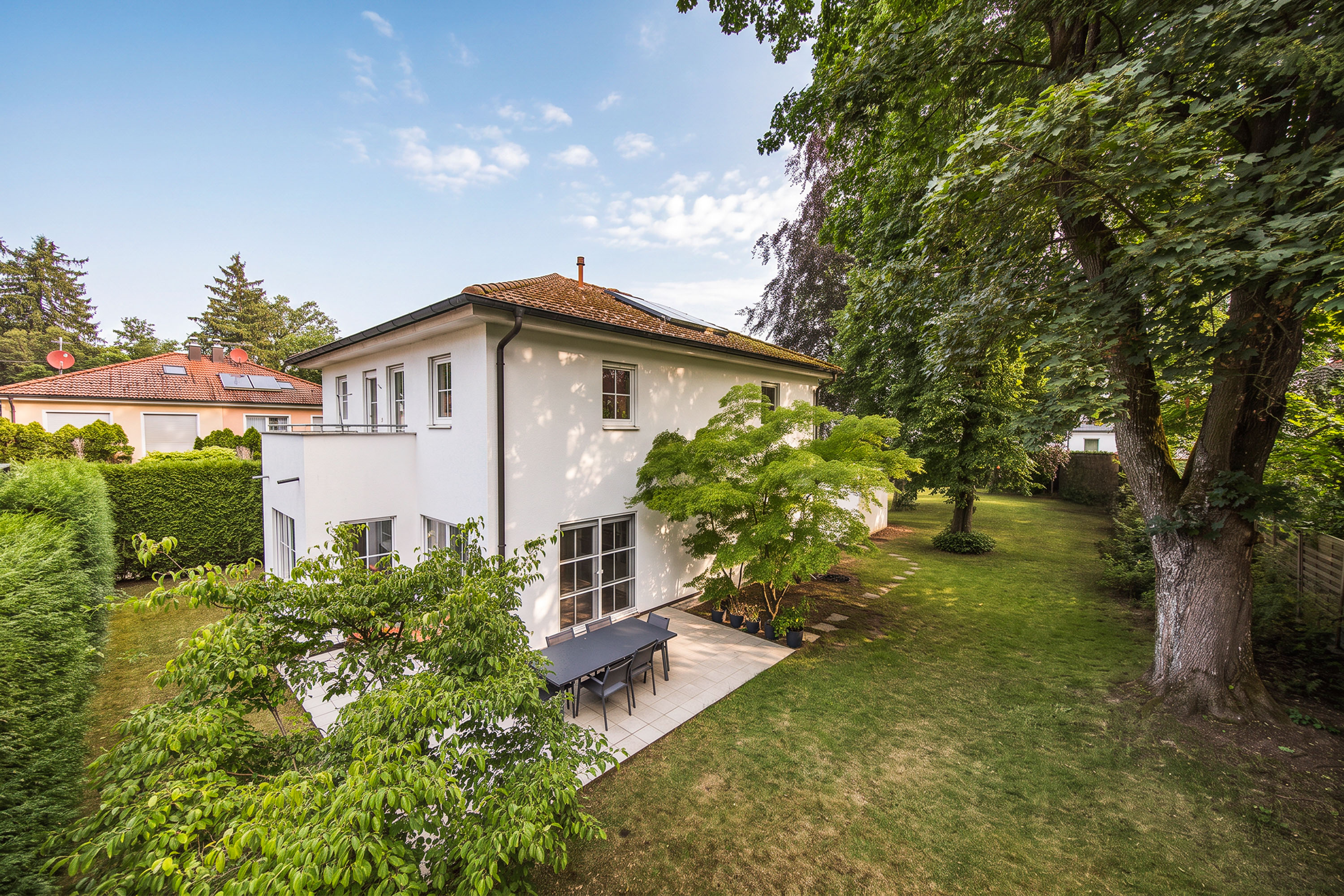 Freistehendes Einfamilienhaus auf parkähnlichem Grundstück