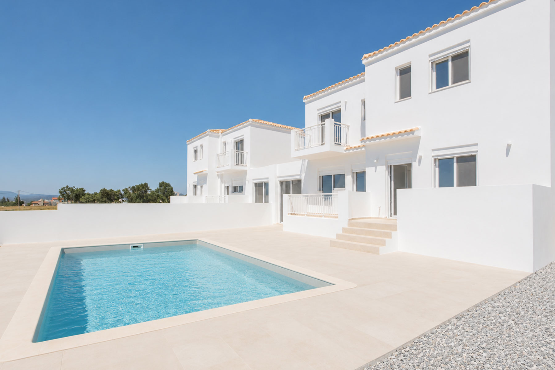 Neubau-Einfamilienhäuser mit Pool und Aussicht in Koskinou
