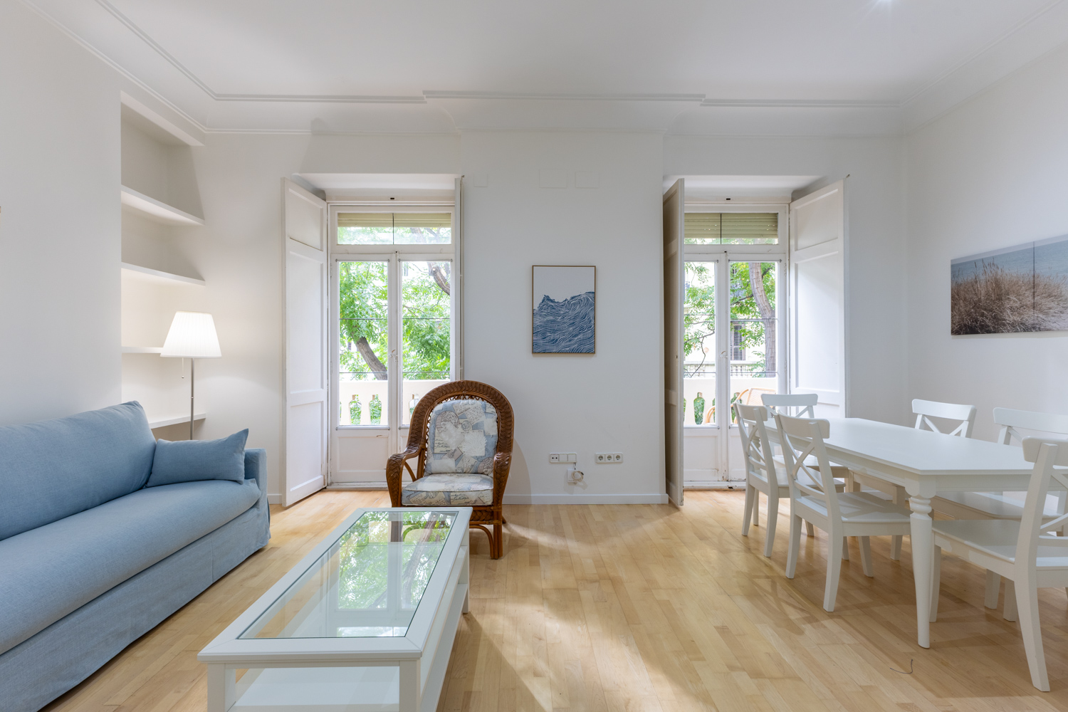 Elegant furnished apartment in the exclusive Eixample district