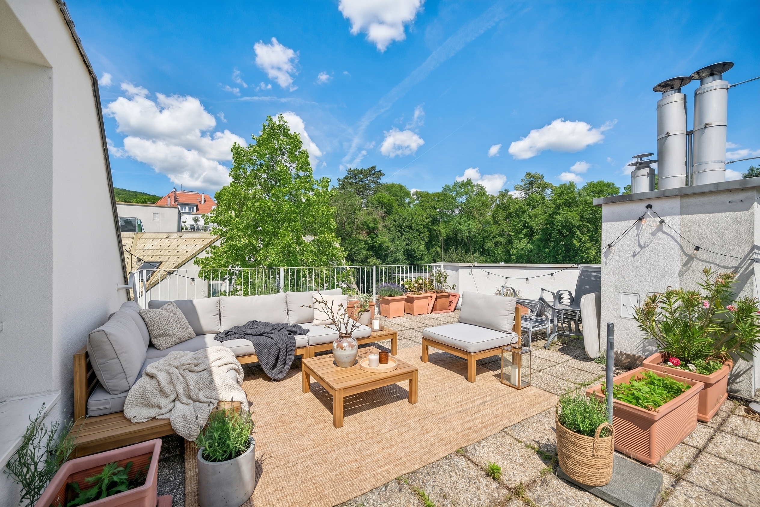 Traumhafte Familienwohnung mit ca.      45 m² Dachterrasse und Garagenstellplatz