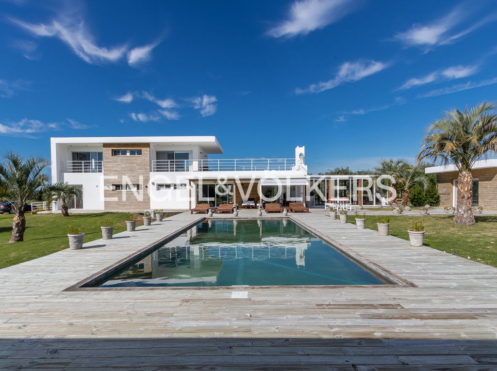 Modern finca in Laguna Garzón