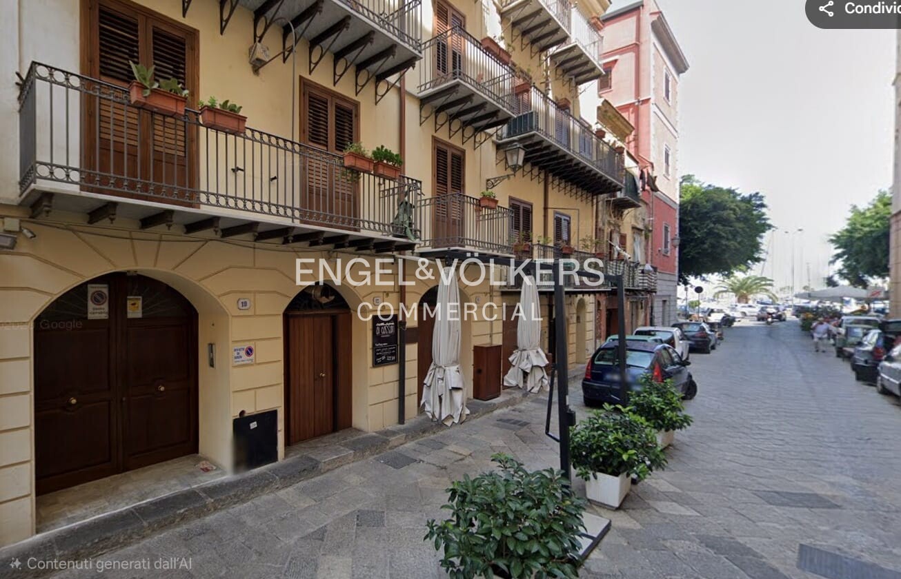Vendita Locale Commerciale in via dei Cassari