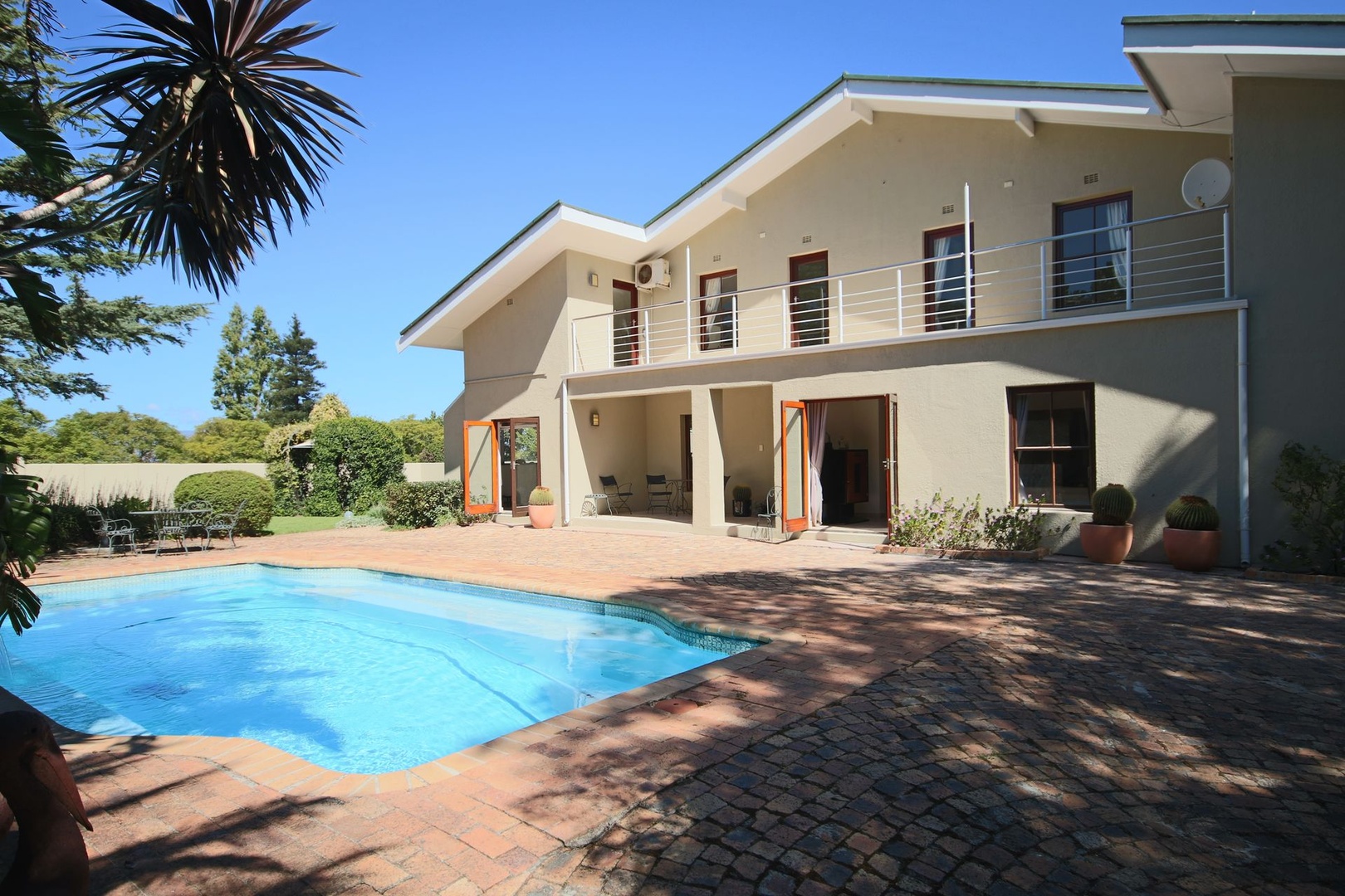 Timeless dual-living family home in a desirable neighbourhood