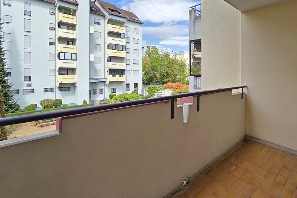 Stadtnahe 3-Zimmer-Wohnung mit Balkon und zwei TG-Stellplätzen