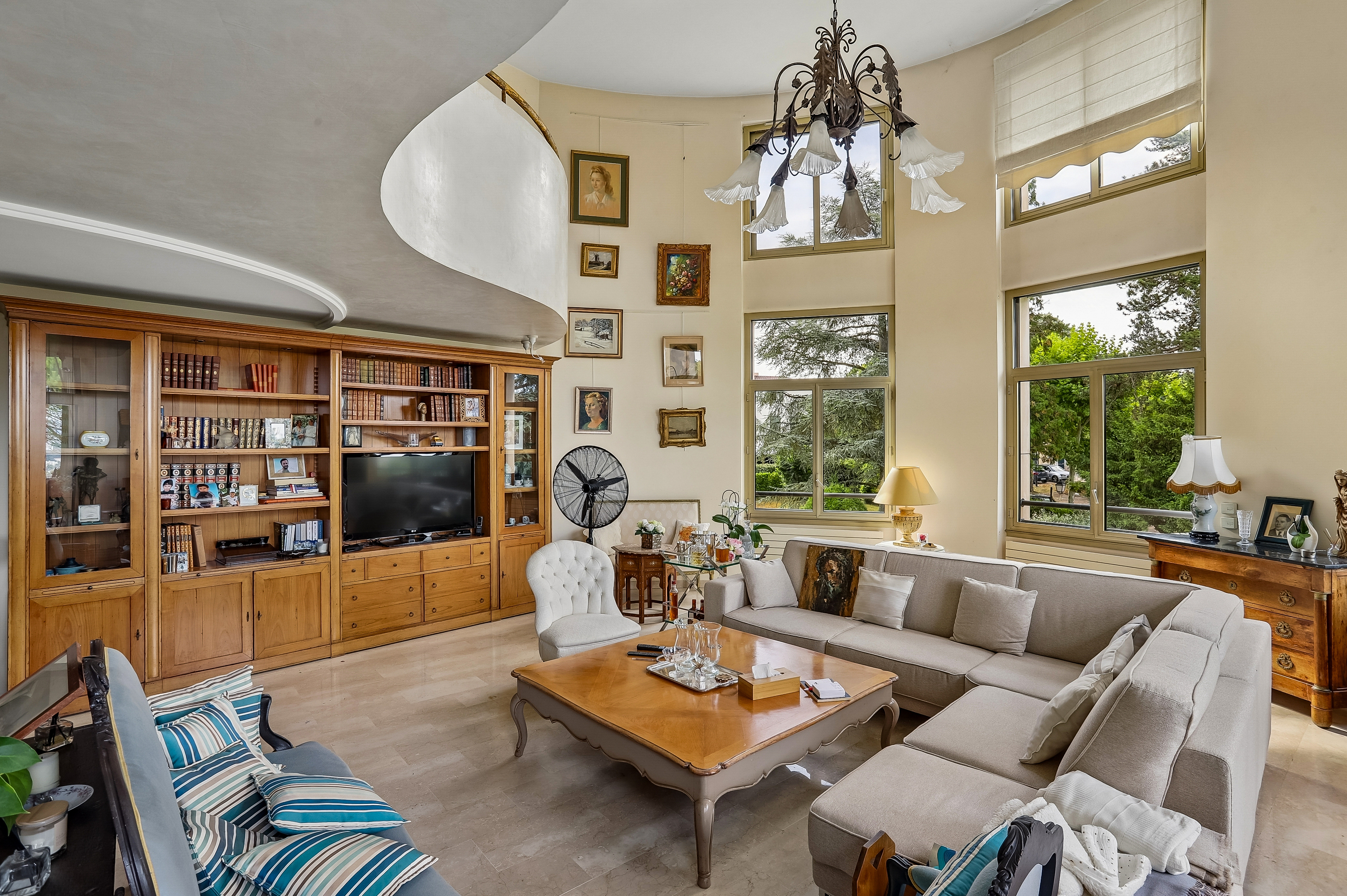 Caluire-et-Cuire – Appartement de caractère de 197 m² avec terrasse, vue sur les Monts d'Or, dans une résidence confidentielle