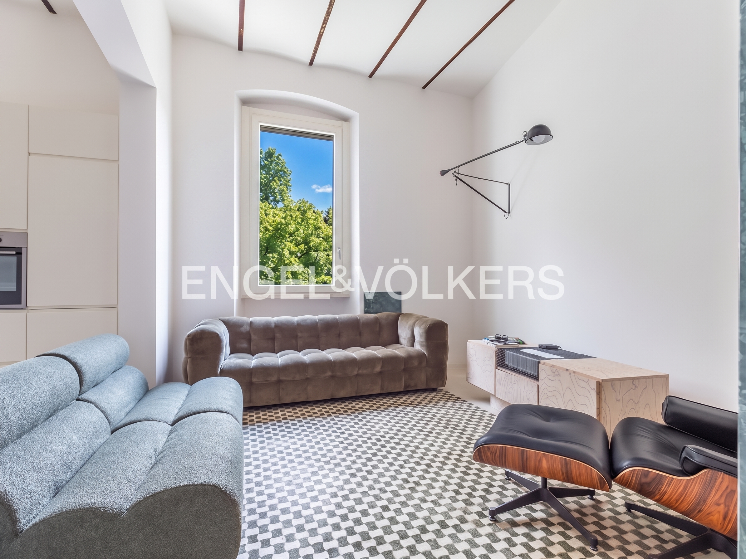 Elegant renovated and furnished apartment in Trastevere