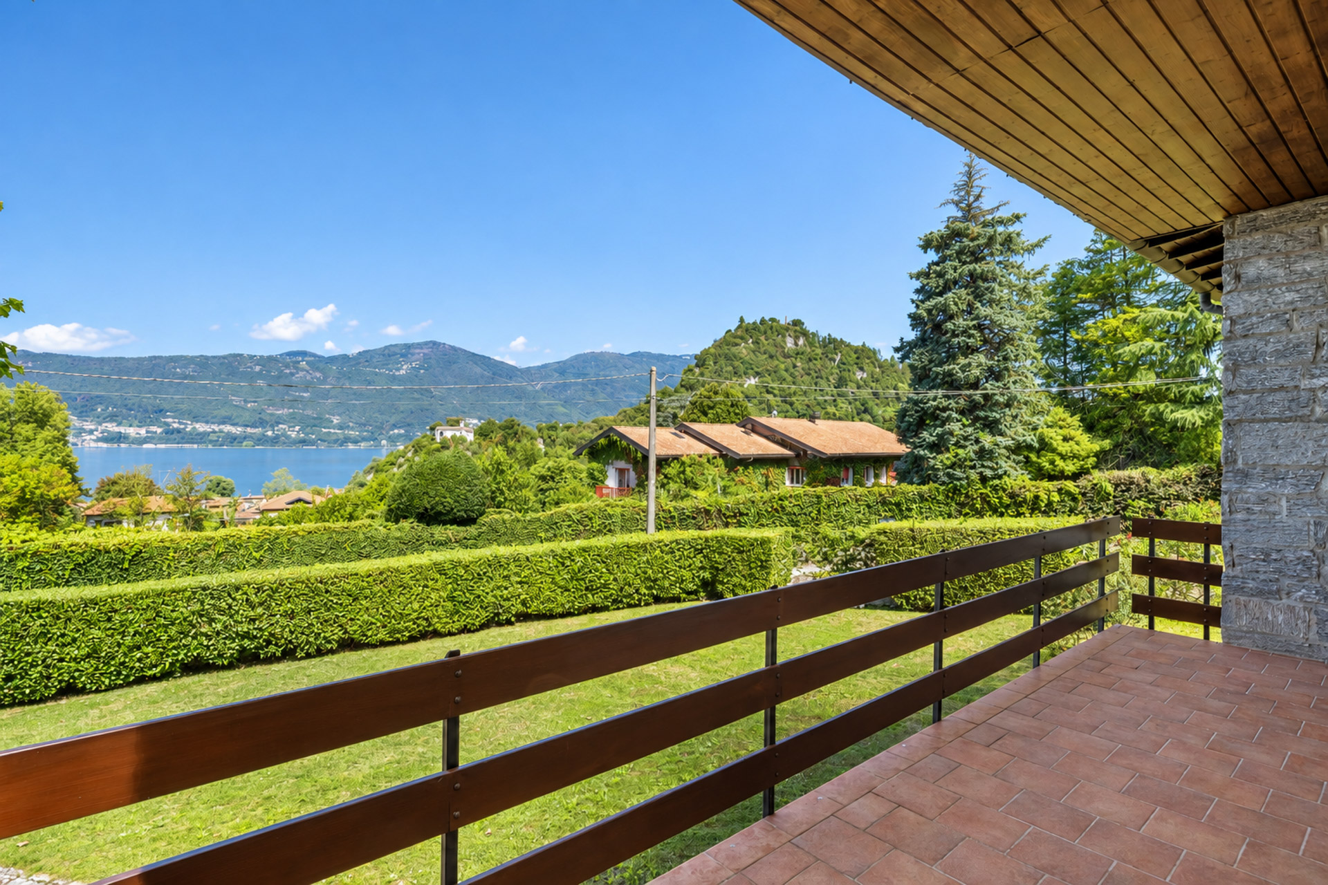 Nature and lake views, minutes from Caldè