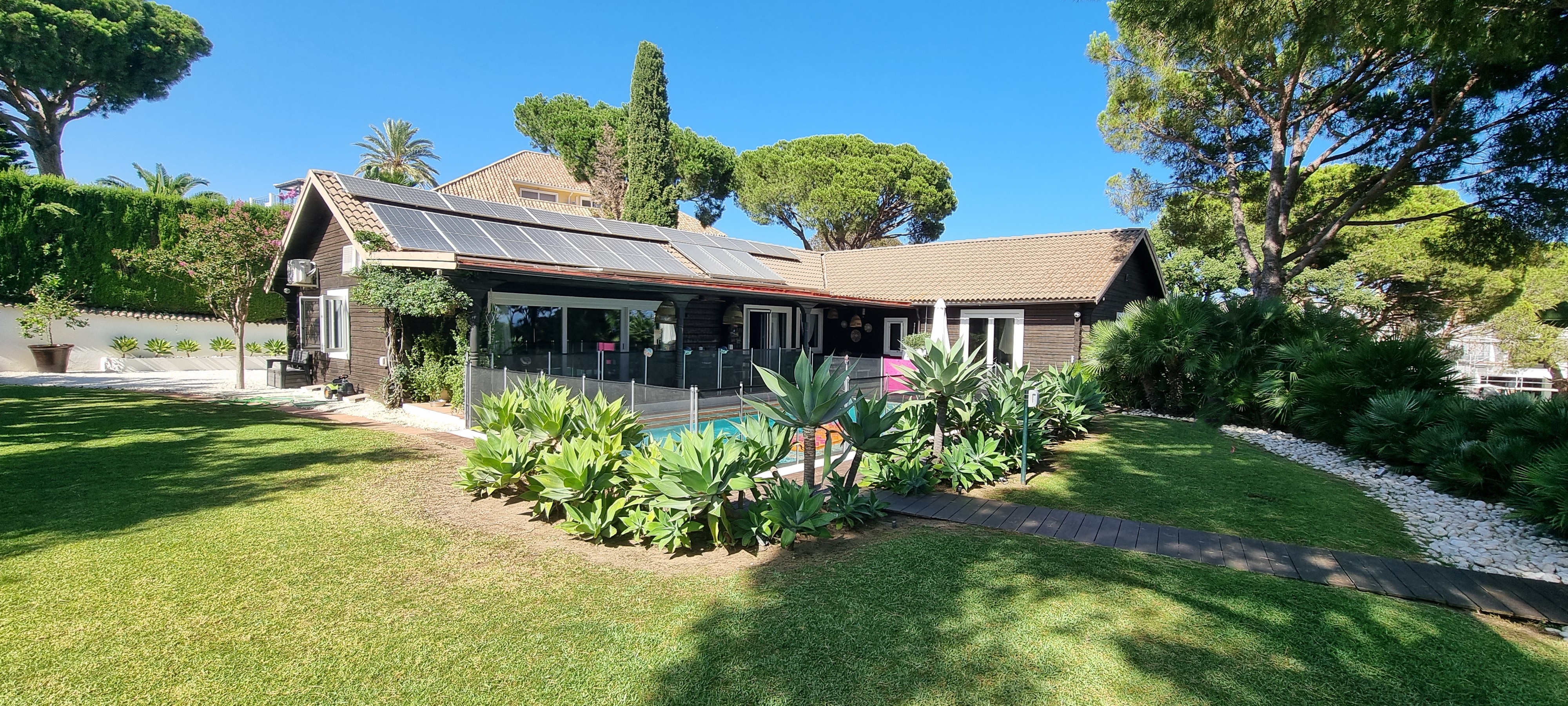 Scandinavian Charm Meets Mediterranean Living – Elegant Sustainable Family Villa in Elviria