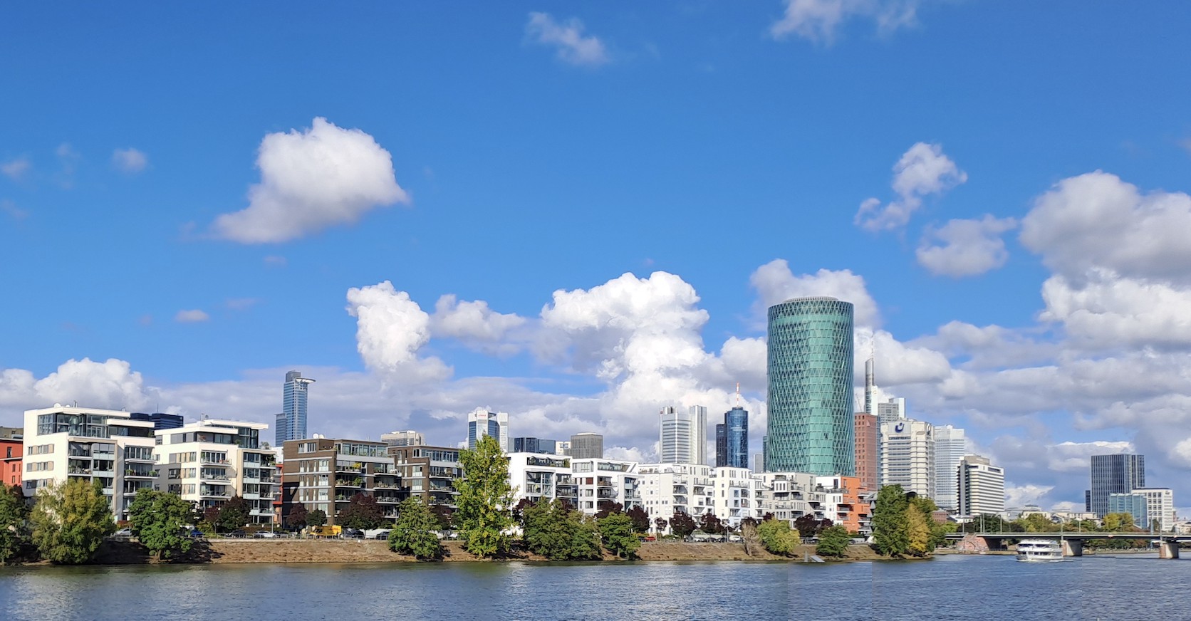 Spacious penthouse in prime location at Westhafen