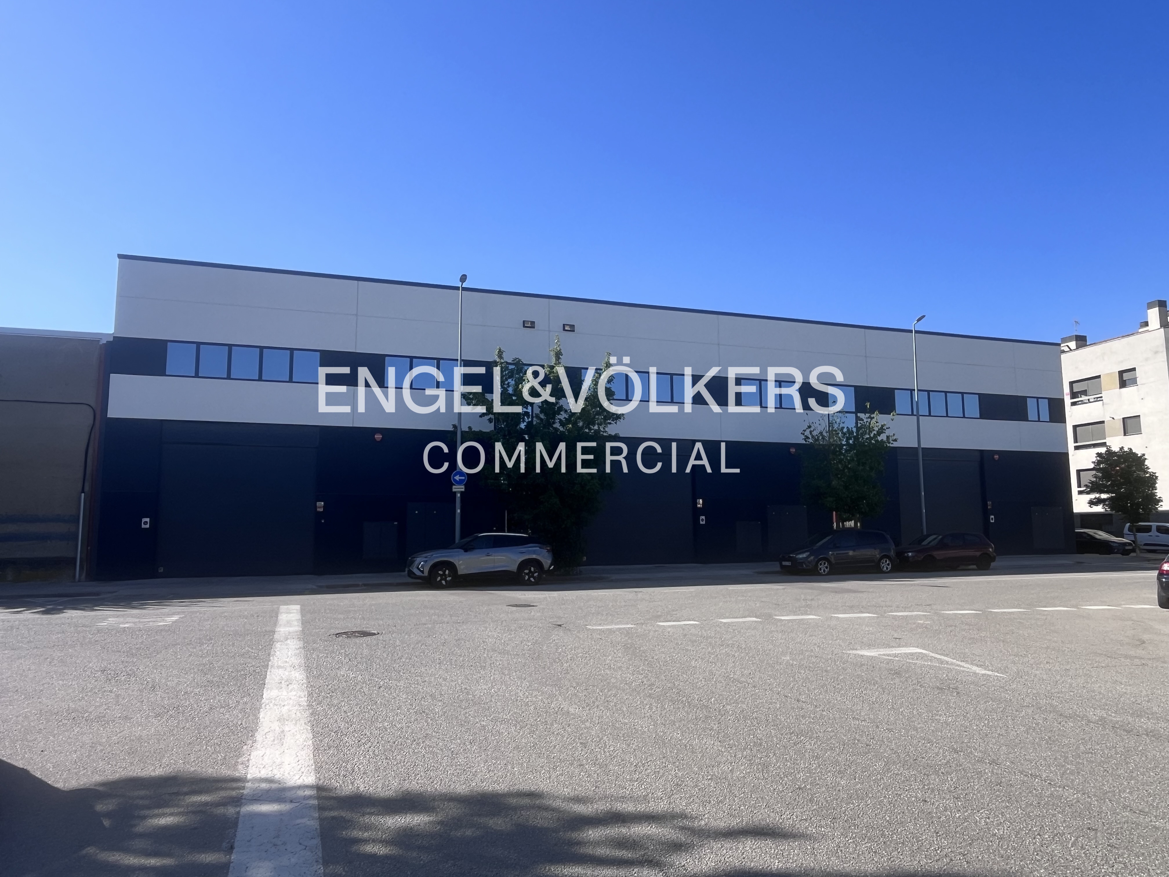 Conjunto de tres naves conectadas en alquiler
