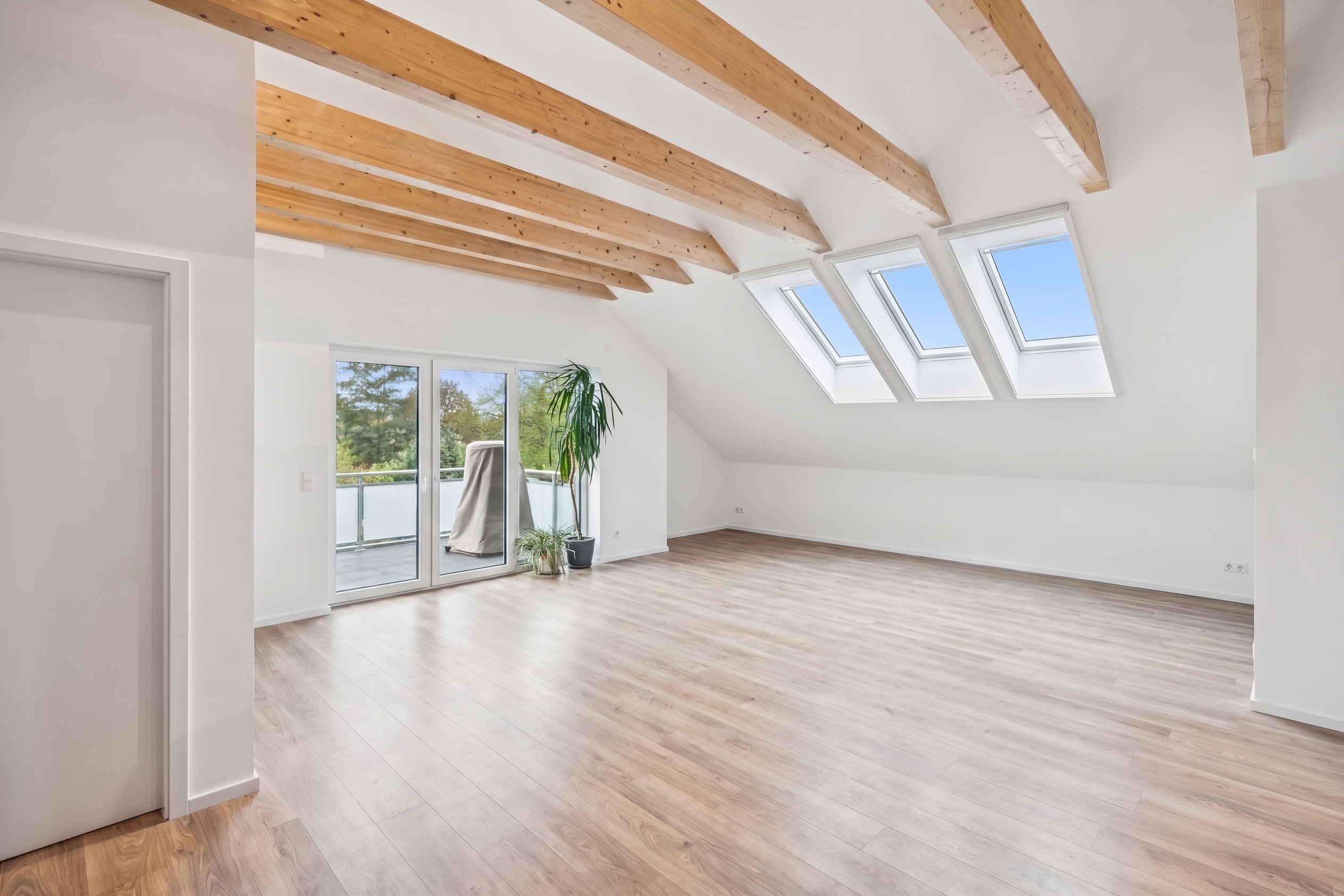 Stilvolle 4-Zimmer-Wohnung mit großzügiger Dachterrasse und Blick ins Grüne