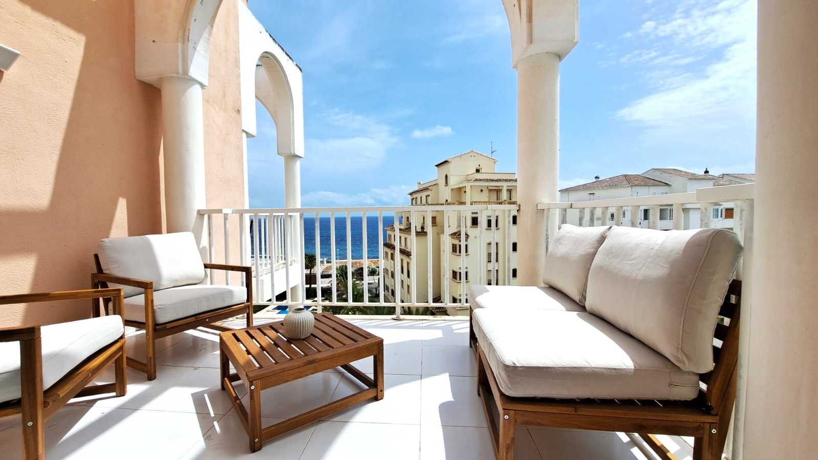 Exclusive beachfront apartment in Jávea with terrace, pool, and garage next to El Arenal