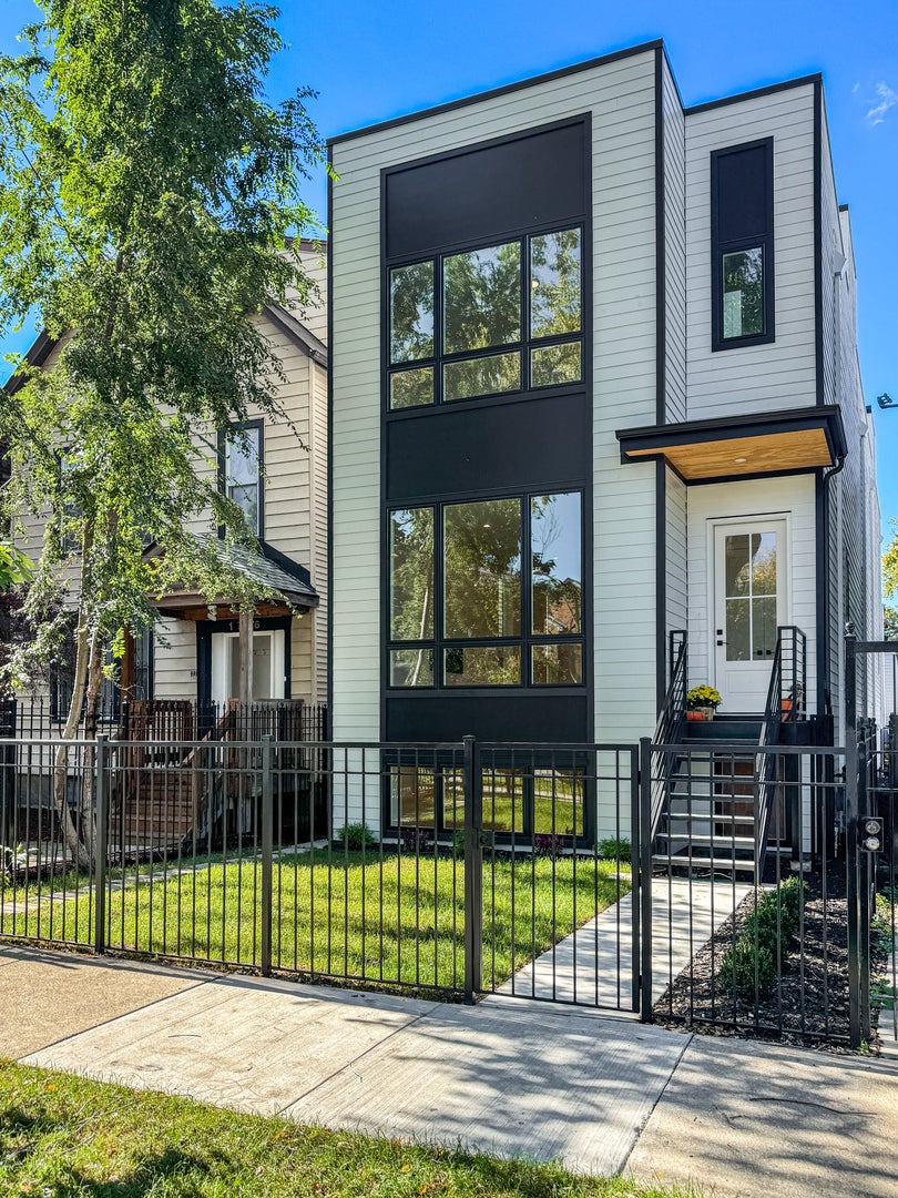 New Construction Chicago Townhome with Outdoor Space