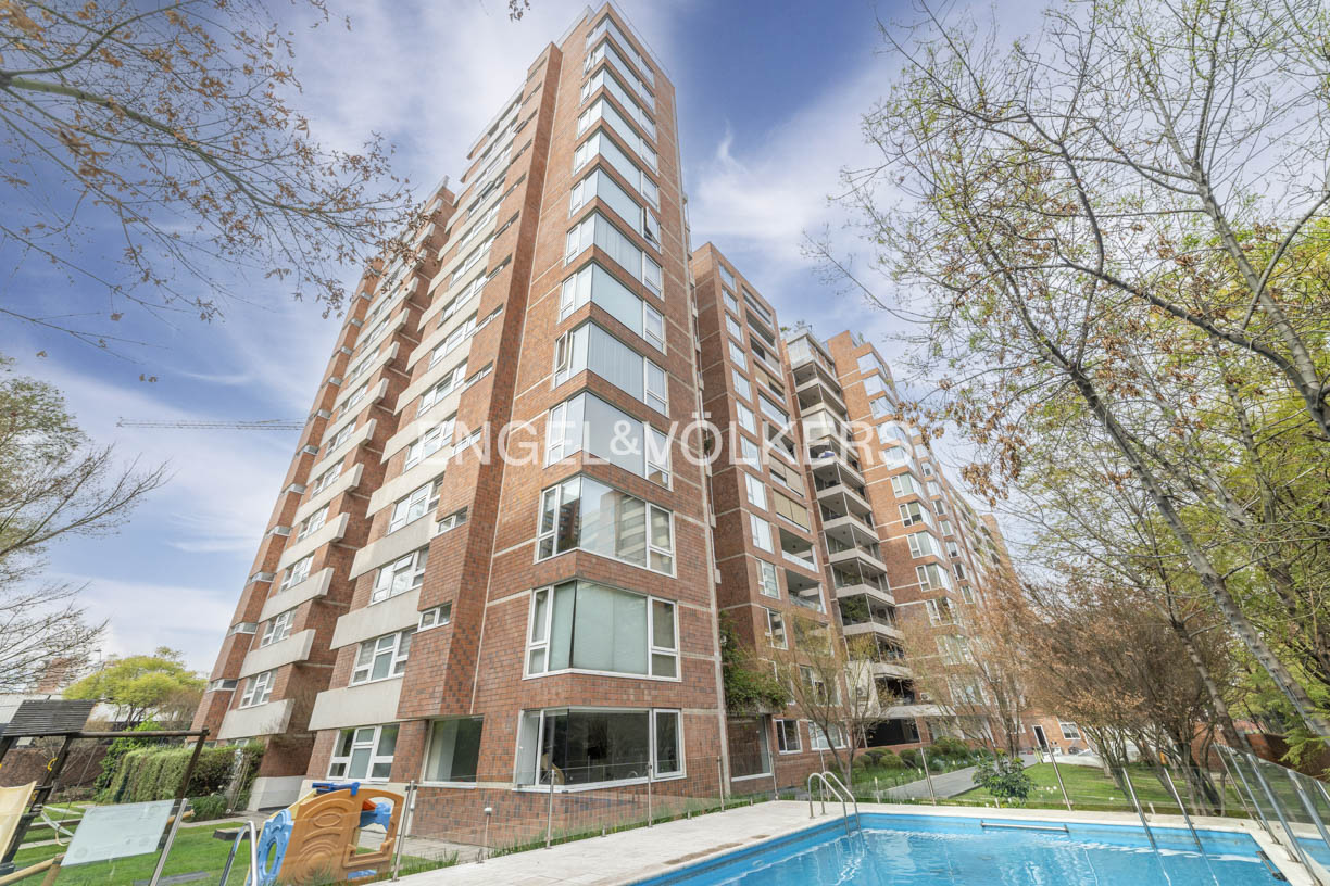 Amplio dúplex con azotea en Hermanos Cabot