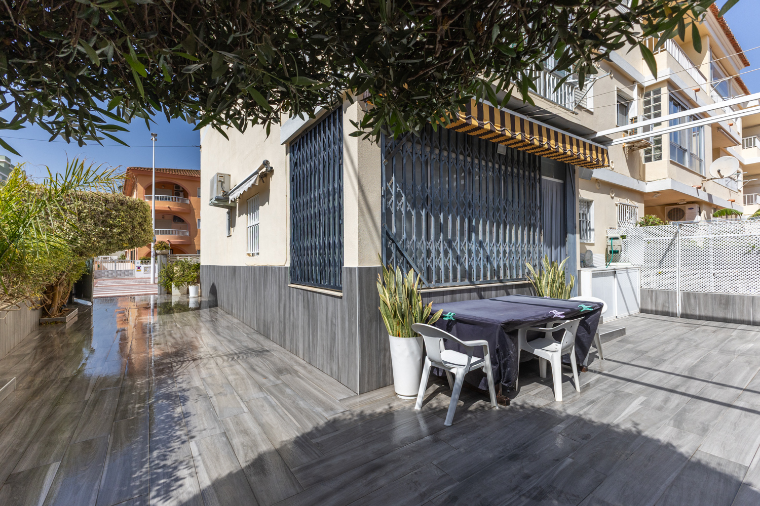 Modern apartment on the beachfront at Pouet Beach