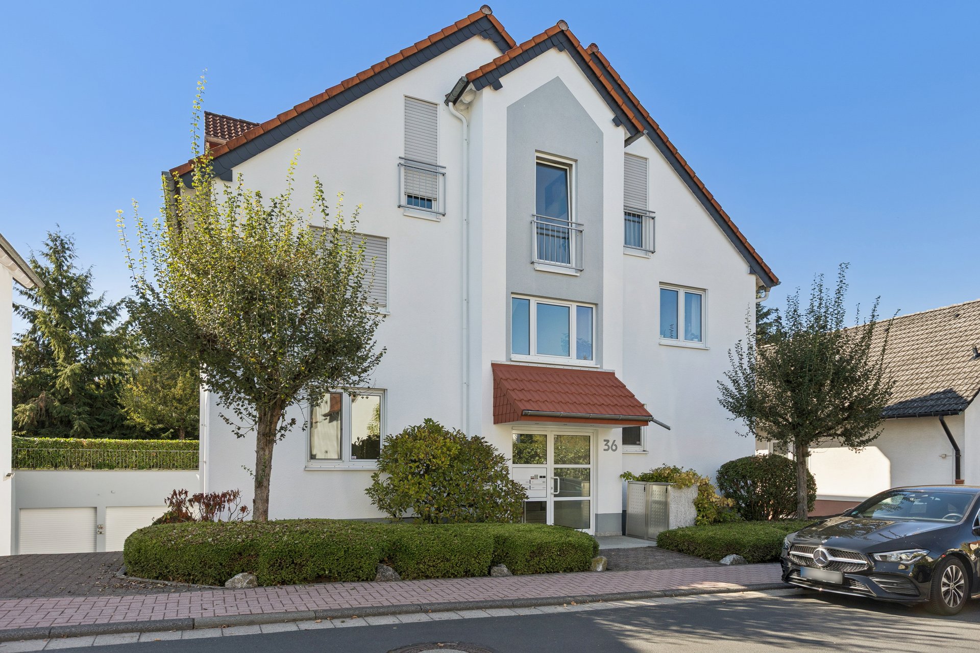 Spacious 4-room apartment with terrace, just minutes from the European roundabout