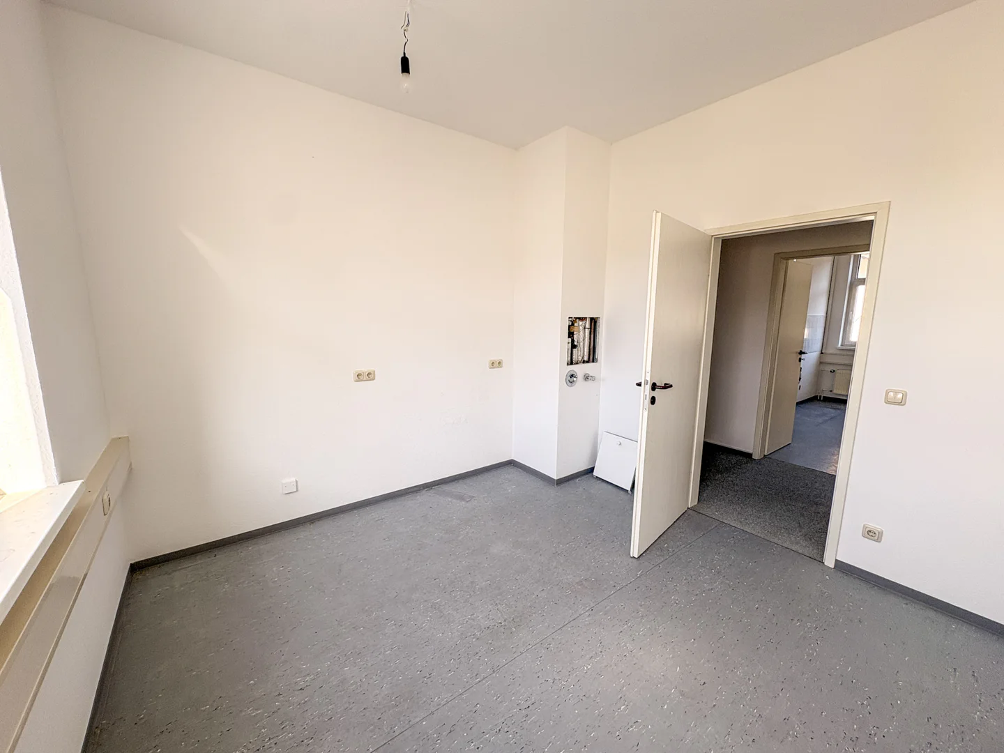 Großzügige Gewerbeeinheit – ideal für Praxis, Büro oder Dienstleistungsunternehmen - Photo 4