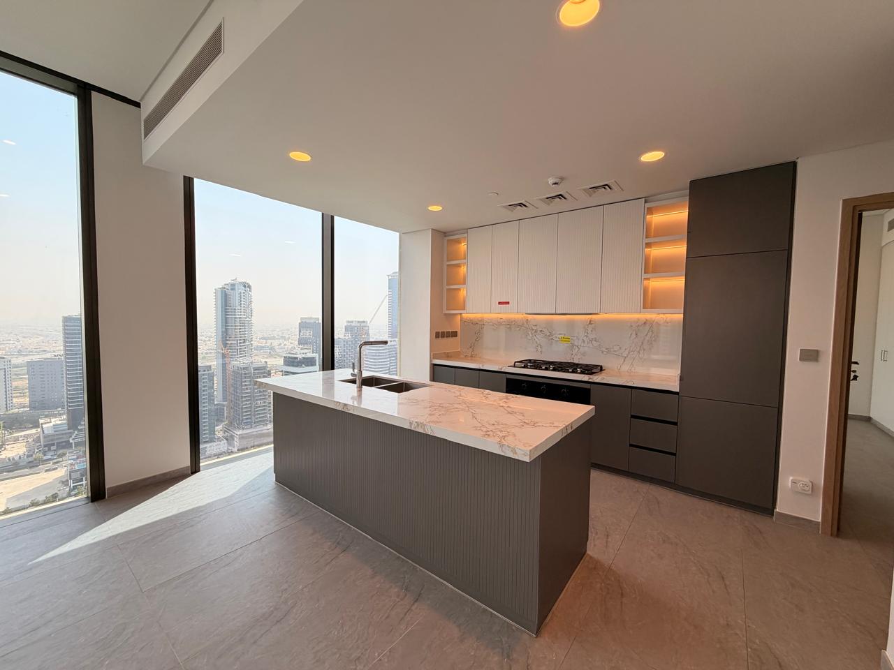 Canal View | Corner unit | High floor
