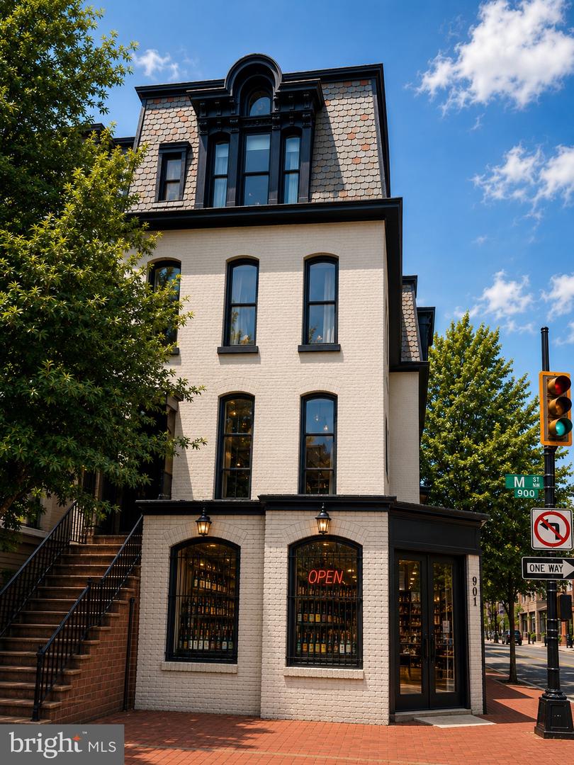Light-Filled Condo in the Heart of Shaw