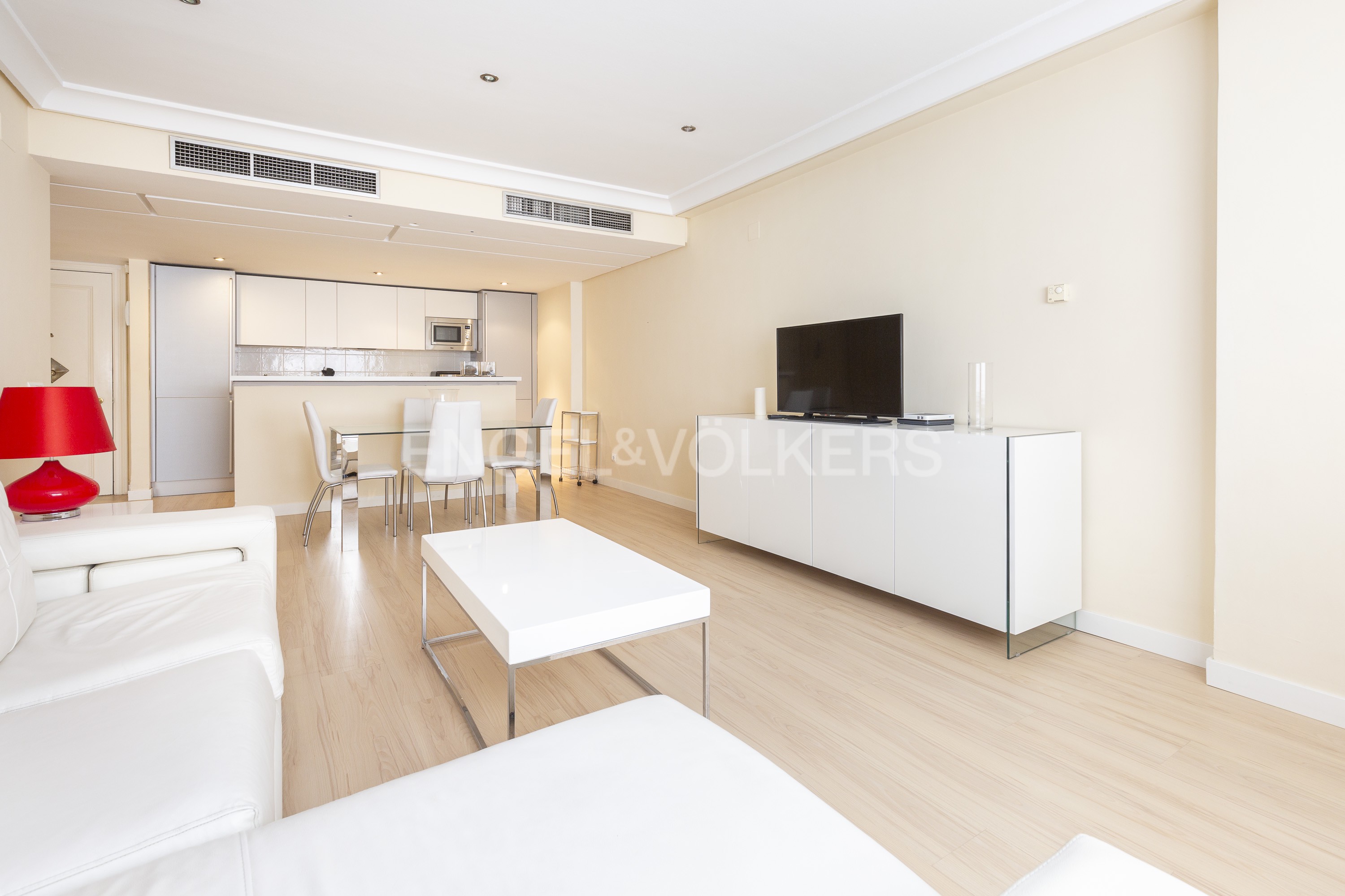 Furnished Exteriro flat for rent in Castello near IE