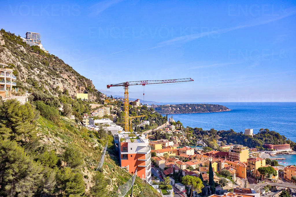 2p en dernier étage avec vue mer proche Monaco