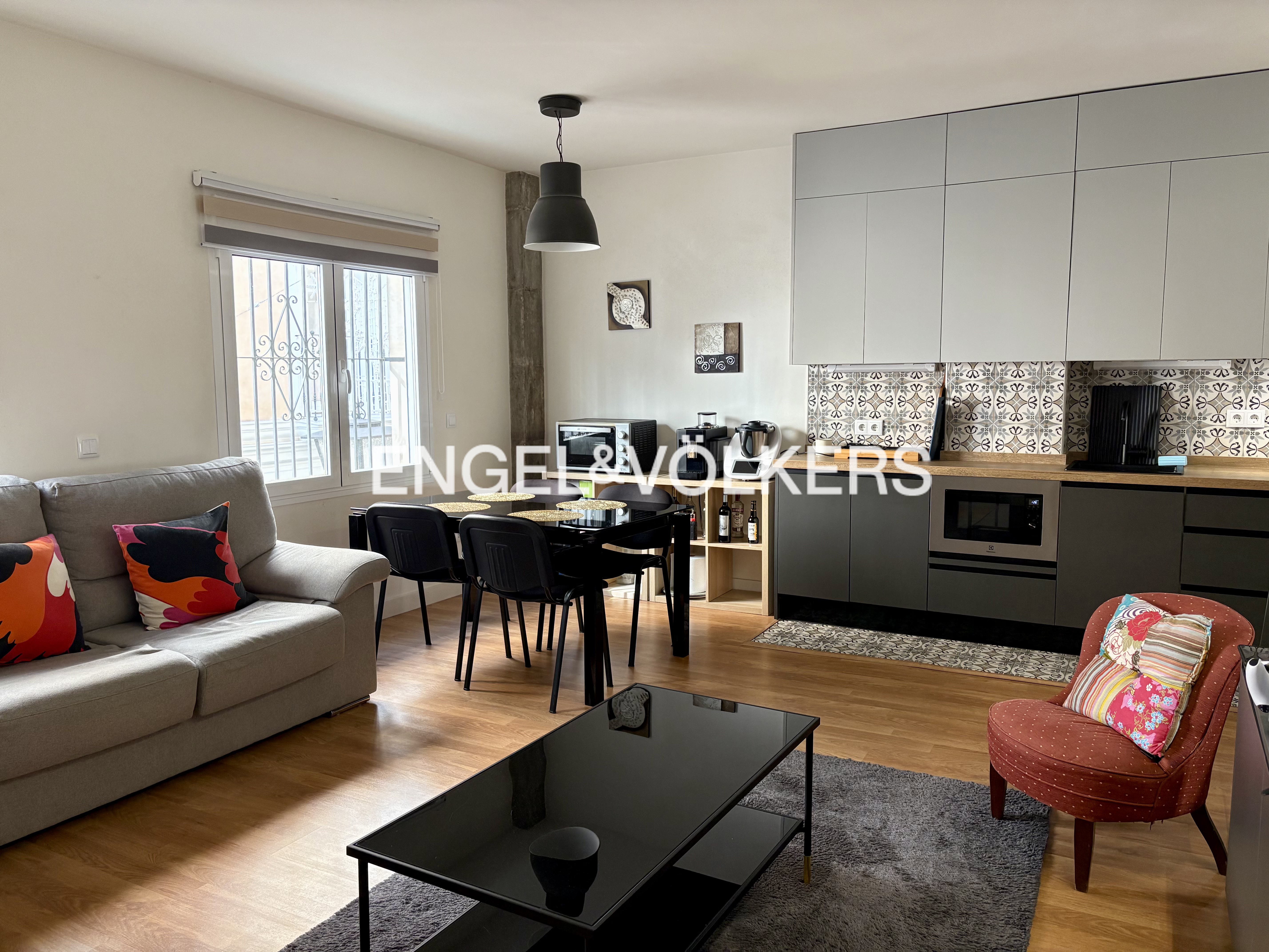 Charming furnished flat with balcony totally refurbished in the centre of Seville.
