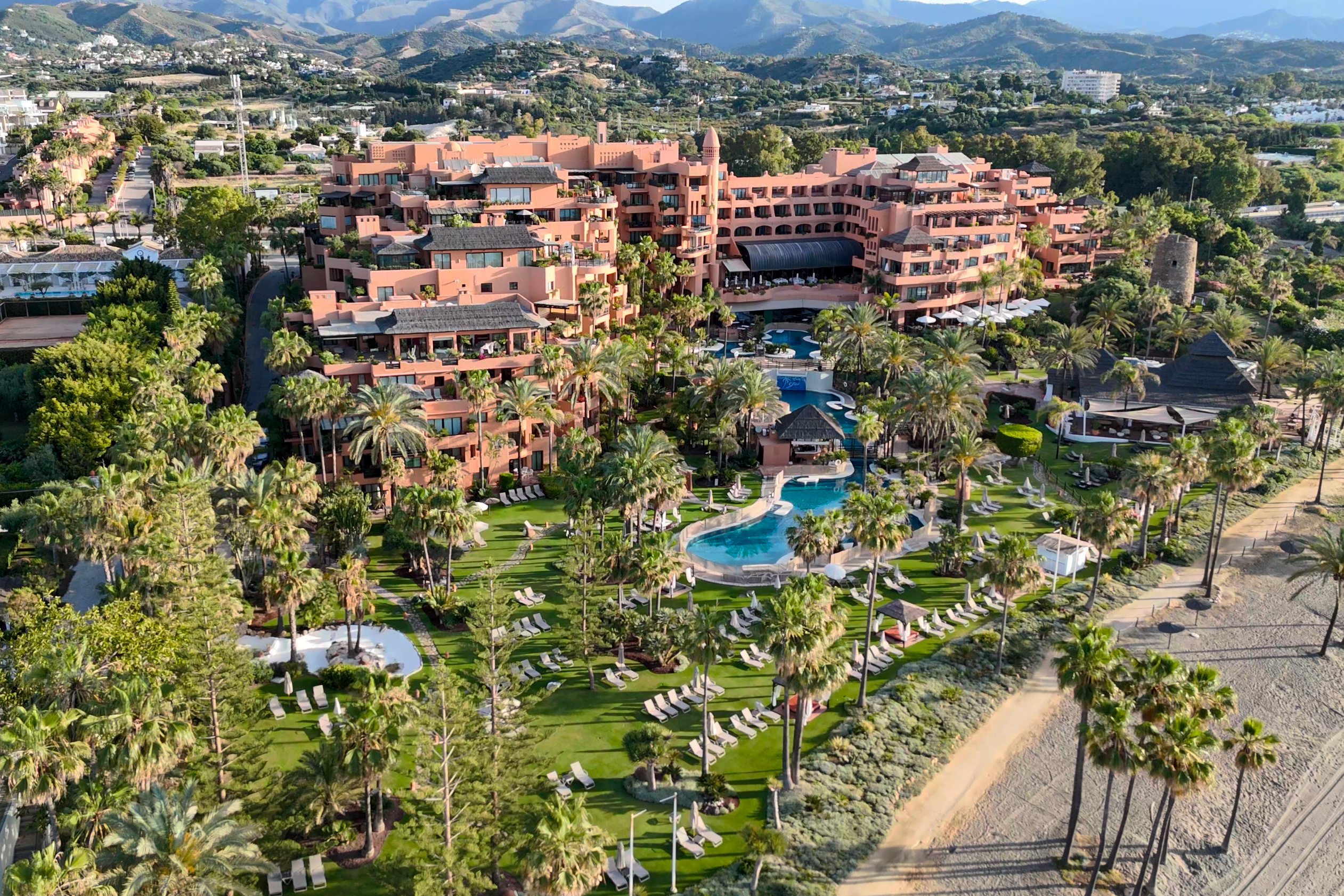 LUXURY 2-BEDROOM APARTMENT IN HACIENDA DEL MAR