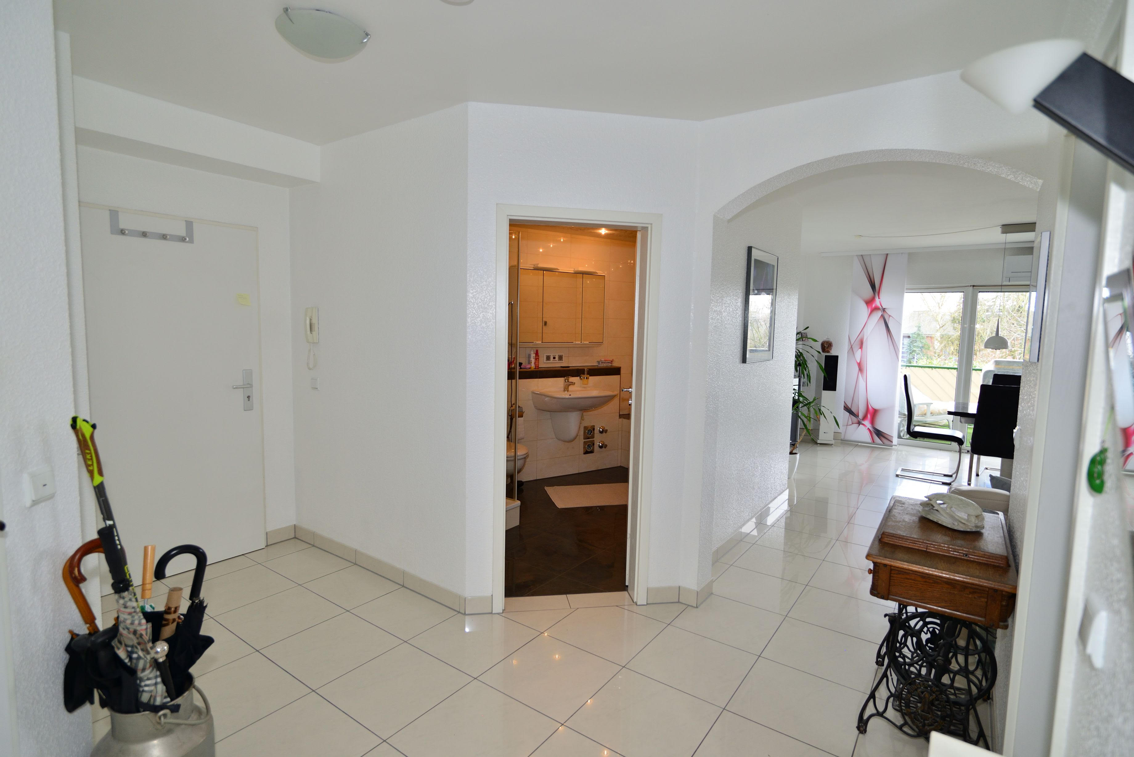 Bestlage!  3-Zimmer-Wohnung mit Balkon & Tiefgarage in Korschenbroich