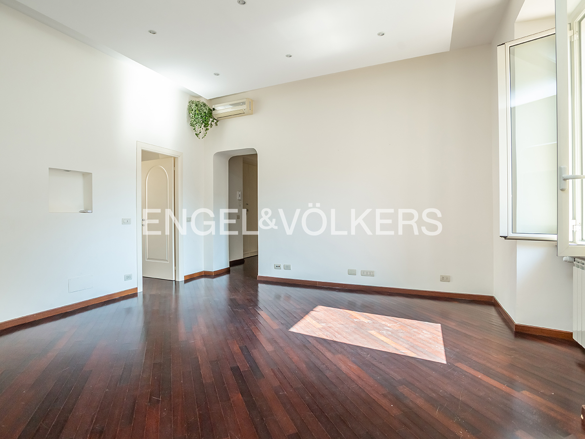 Refined apartment on Gaetano Donizetti Street, a few steps from Verdi Square