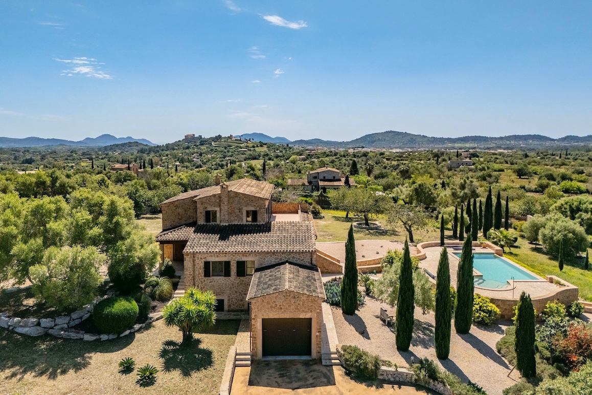 Casa con piscina infinita y vistas a Artà