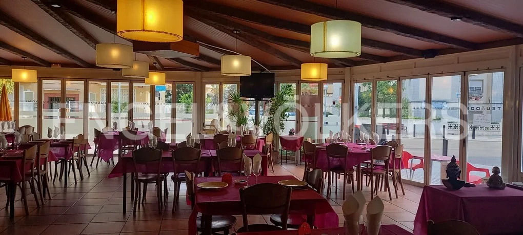 RESTAURANT IN LA PINEDA 100M FROM THE BEACH