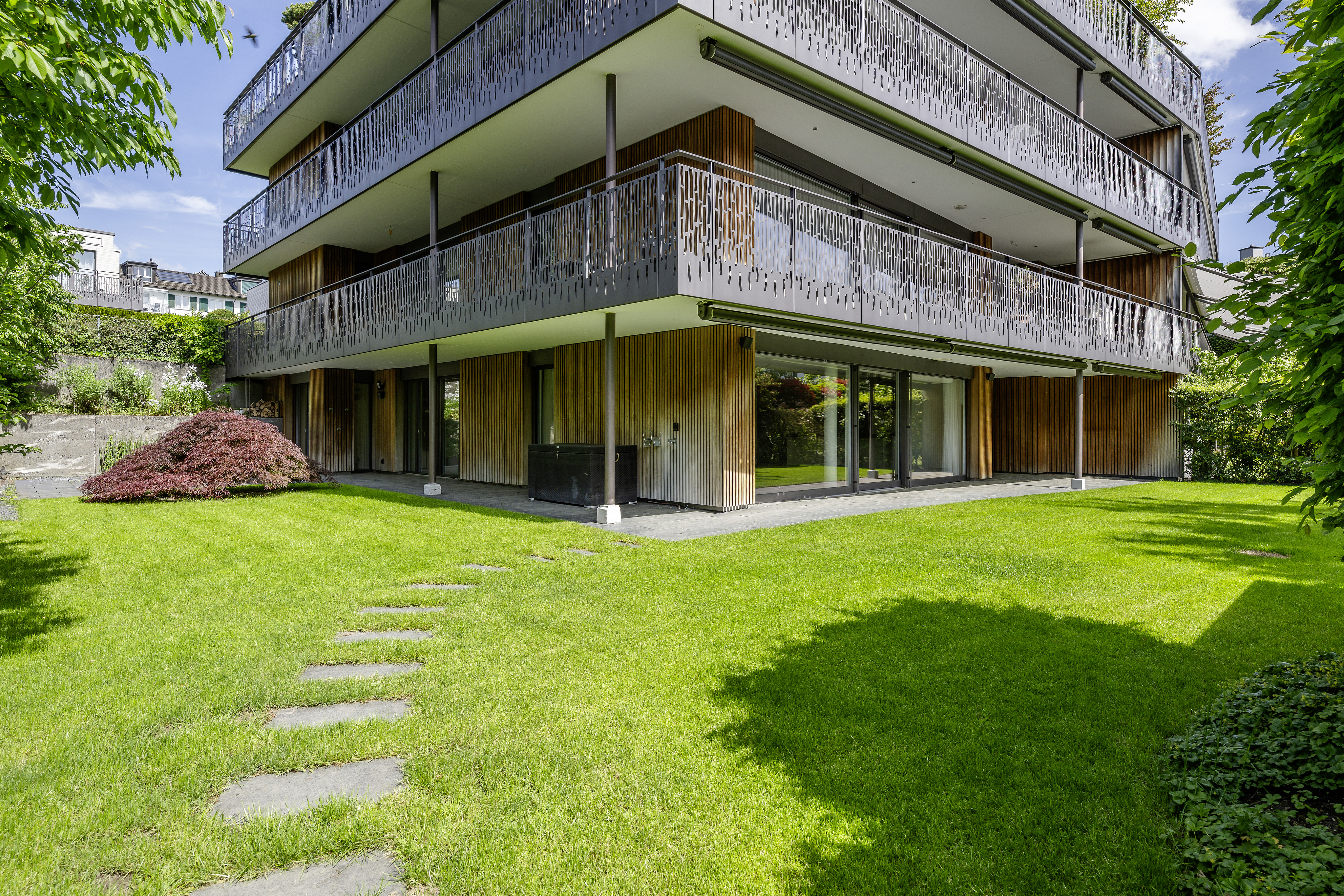 Family paradise with a dreamy garden